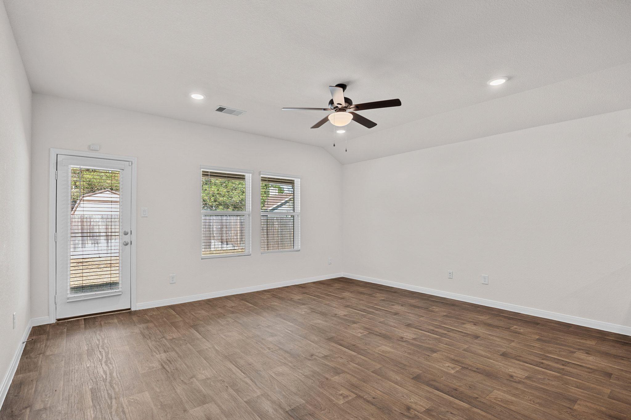 1331 Camden LN — photo 3