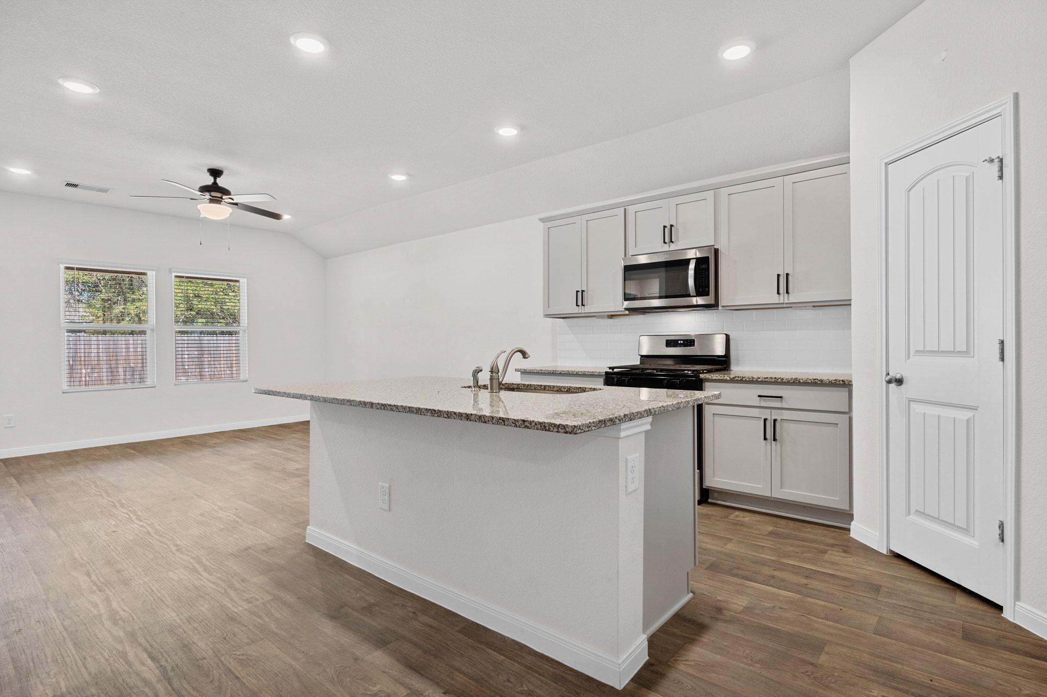 1331 Camden LN — photo 4