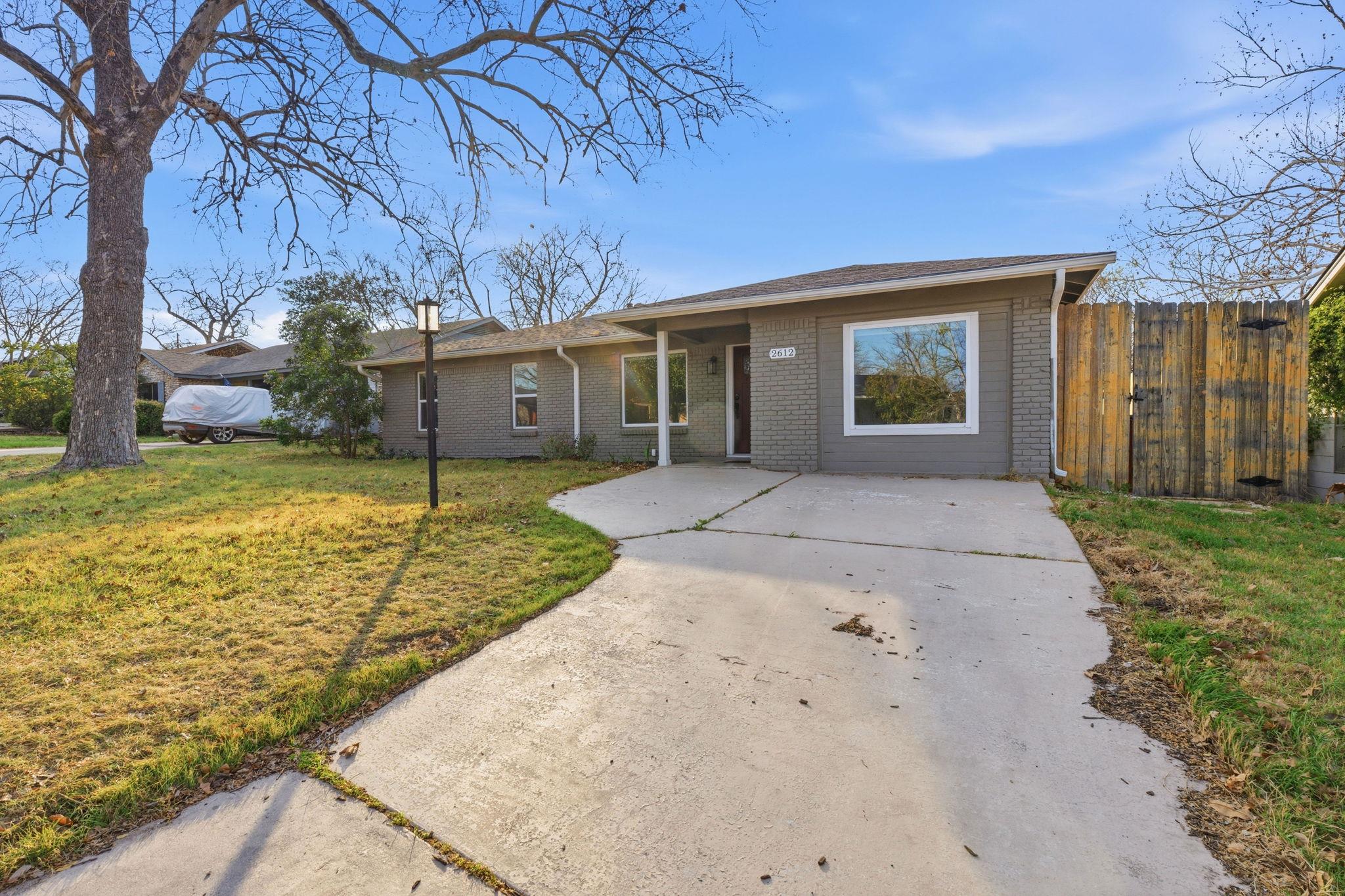 2612 Little John LN — photo 3