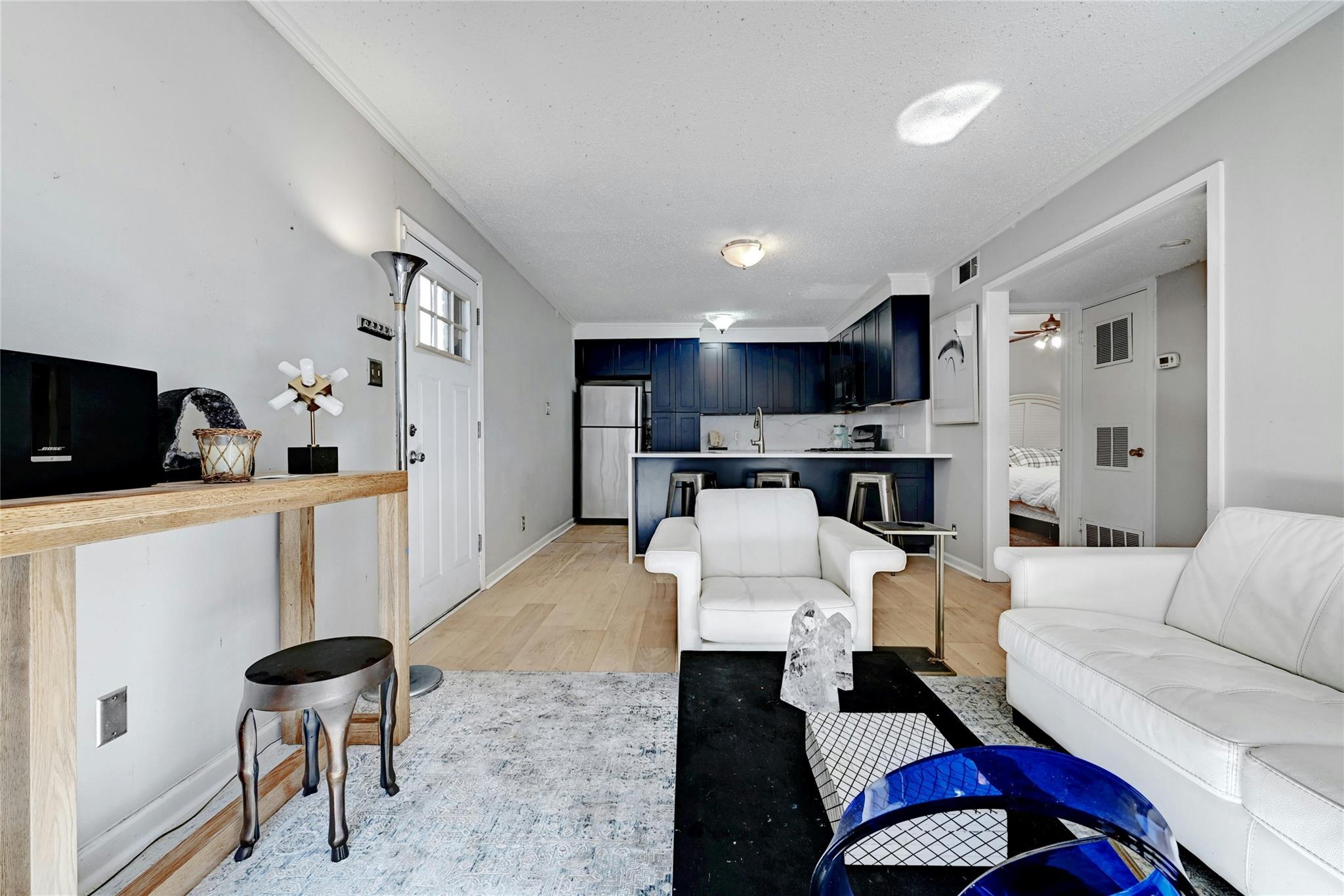 1304 Summit ST #101 — photo 3