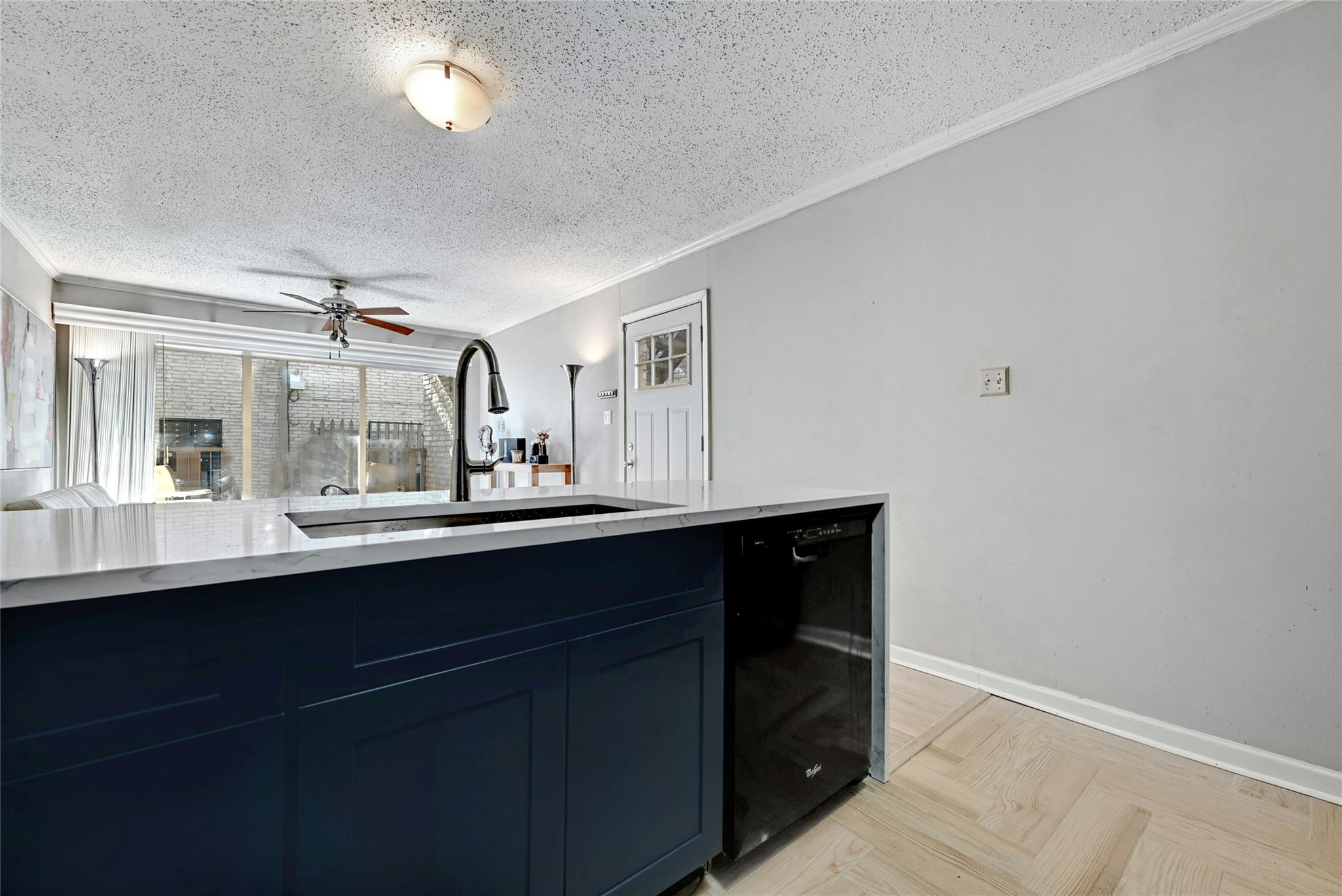 1304 Summit ST #101 — photo 5