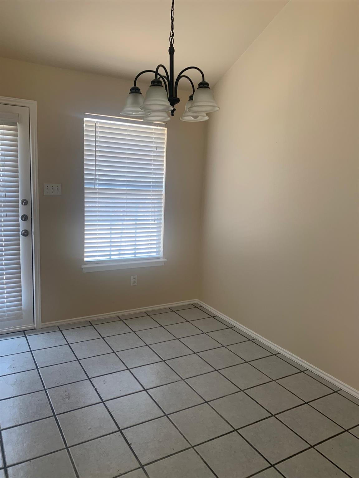 1507 Parkwood DR — photo 5