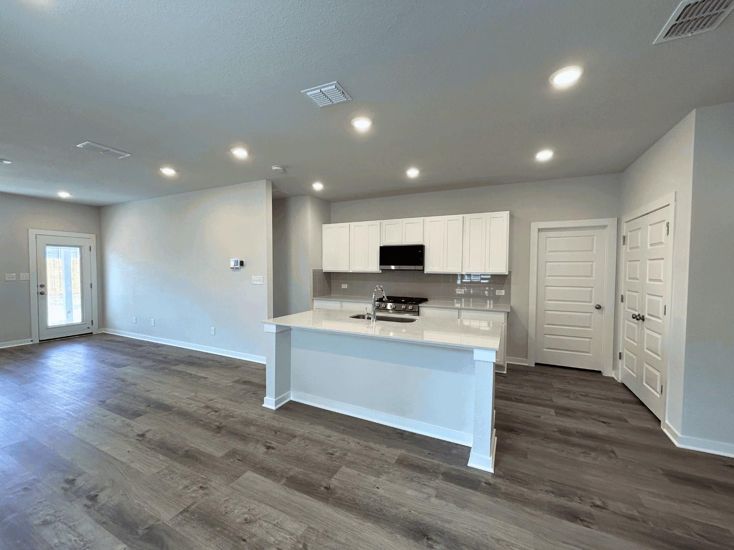 106 Hornet ST — photo 3