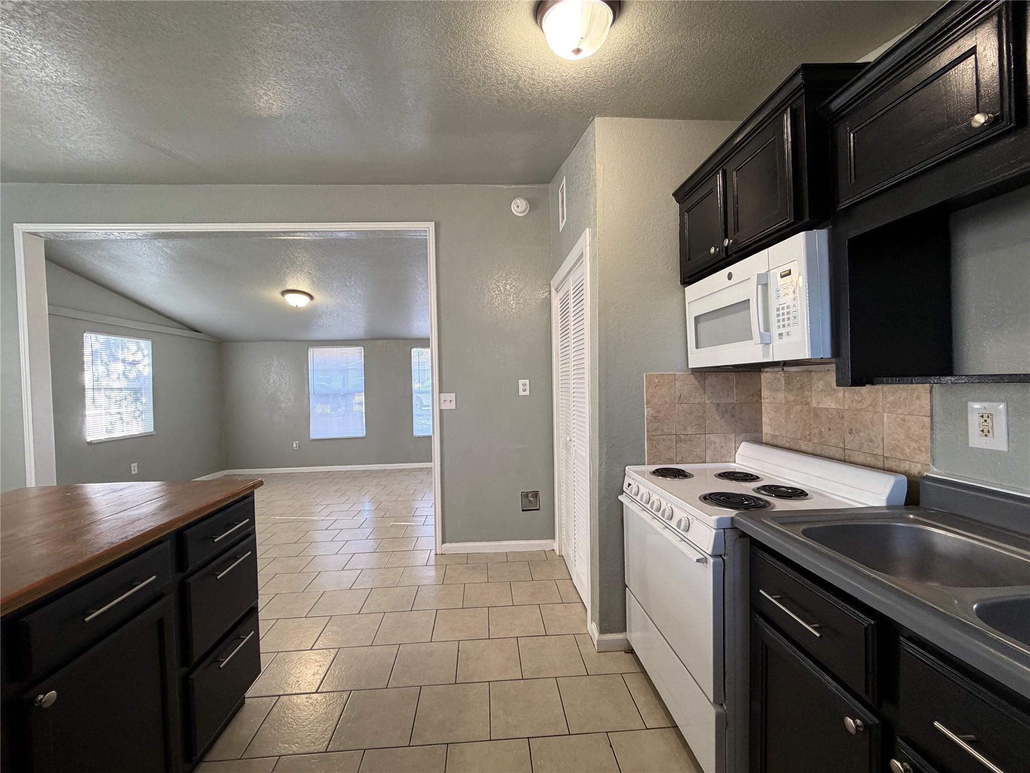 804 Evergreen DR