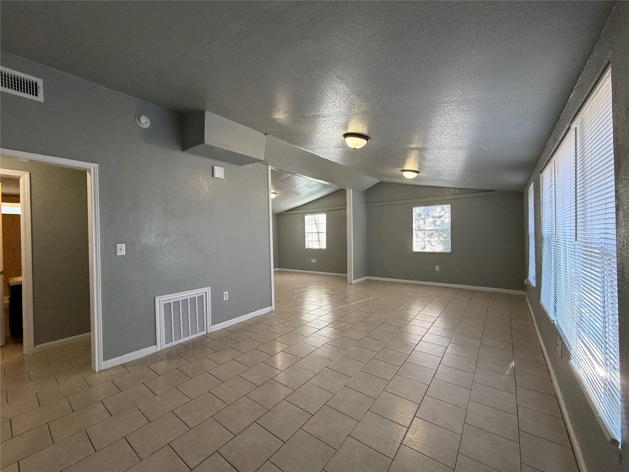 804 Evergreen DR — photo 4