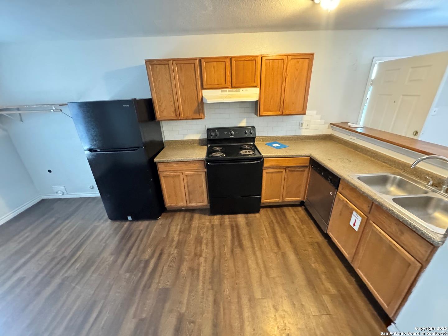 830 Hutchins PL #3 — photo 3