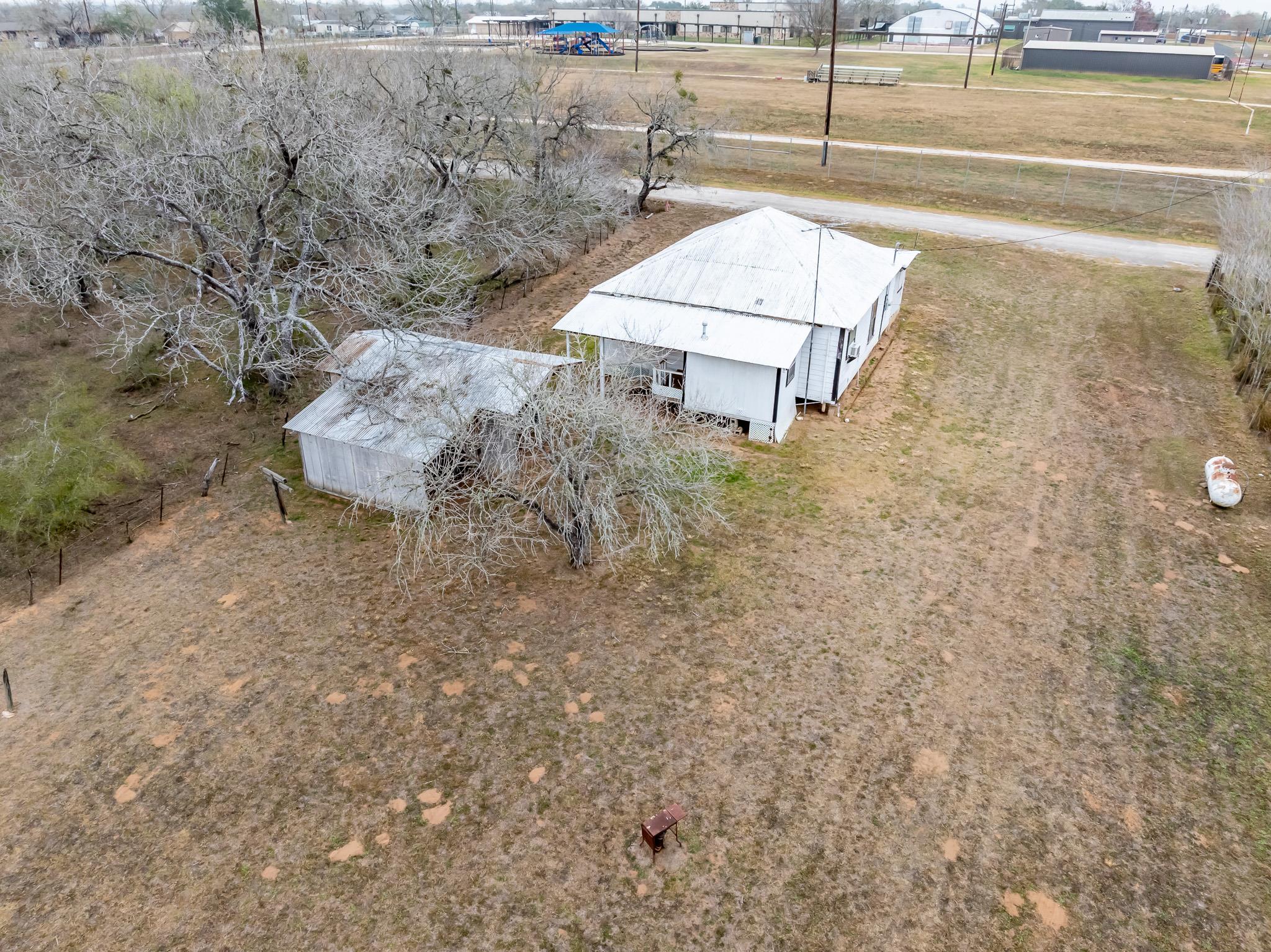 406 Carpenter ST — photo 3