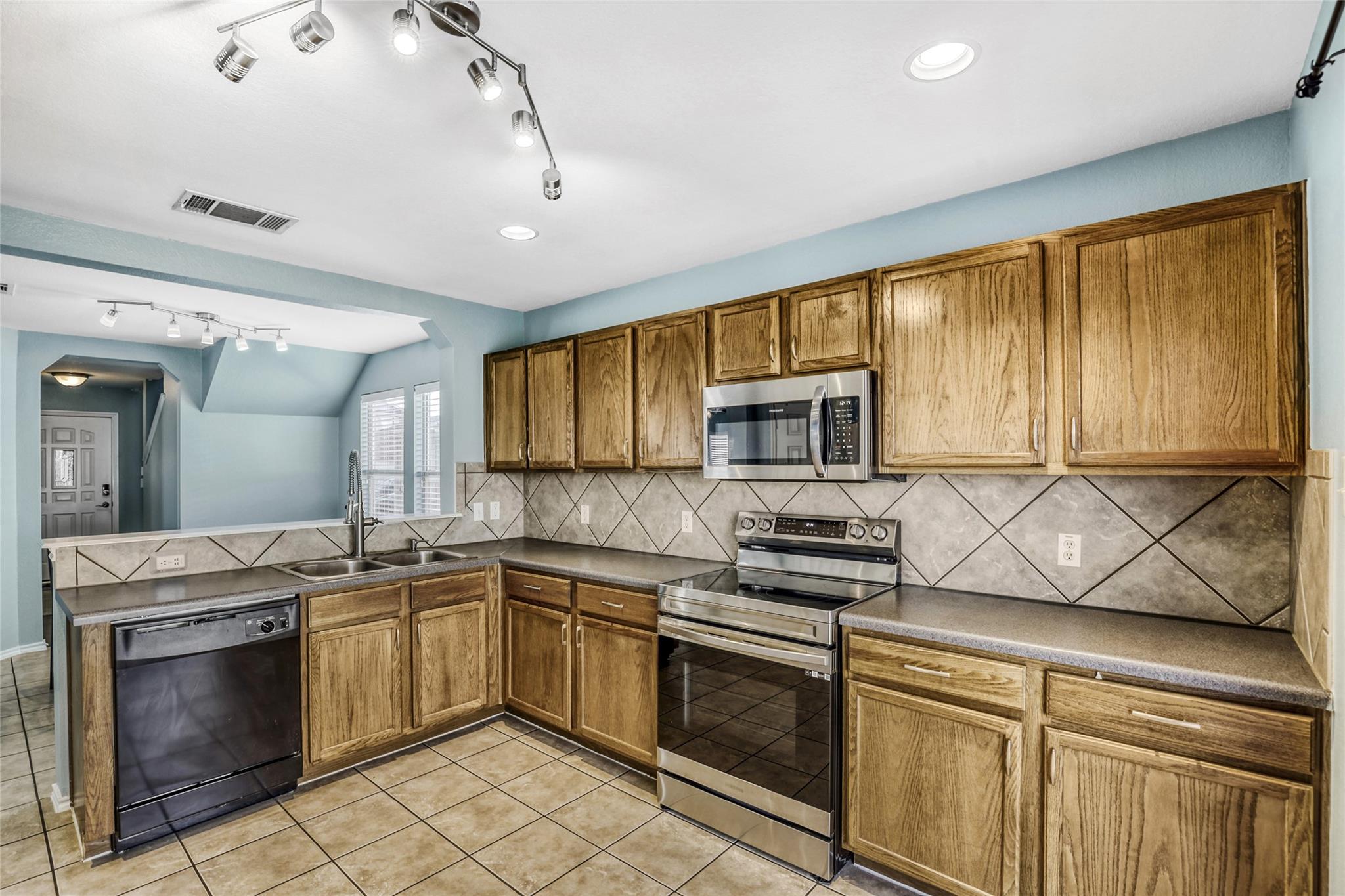 5624 Colinton Ave — photo 3