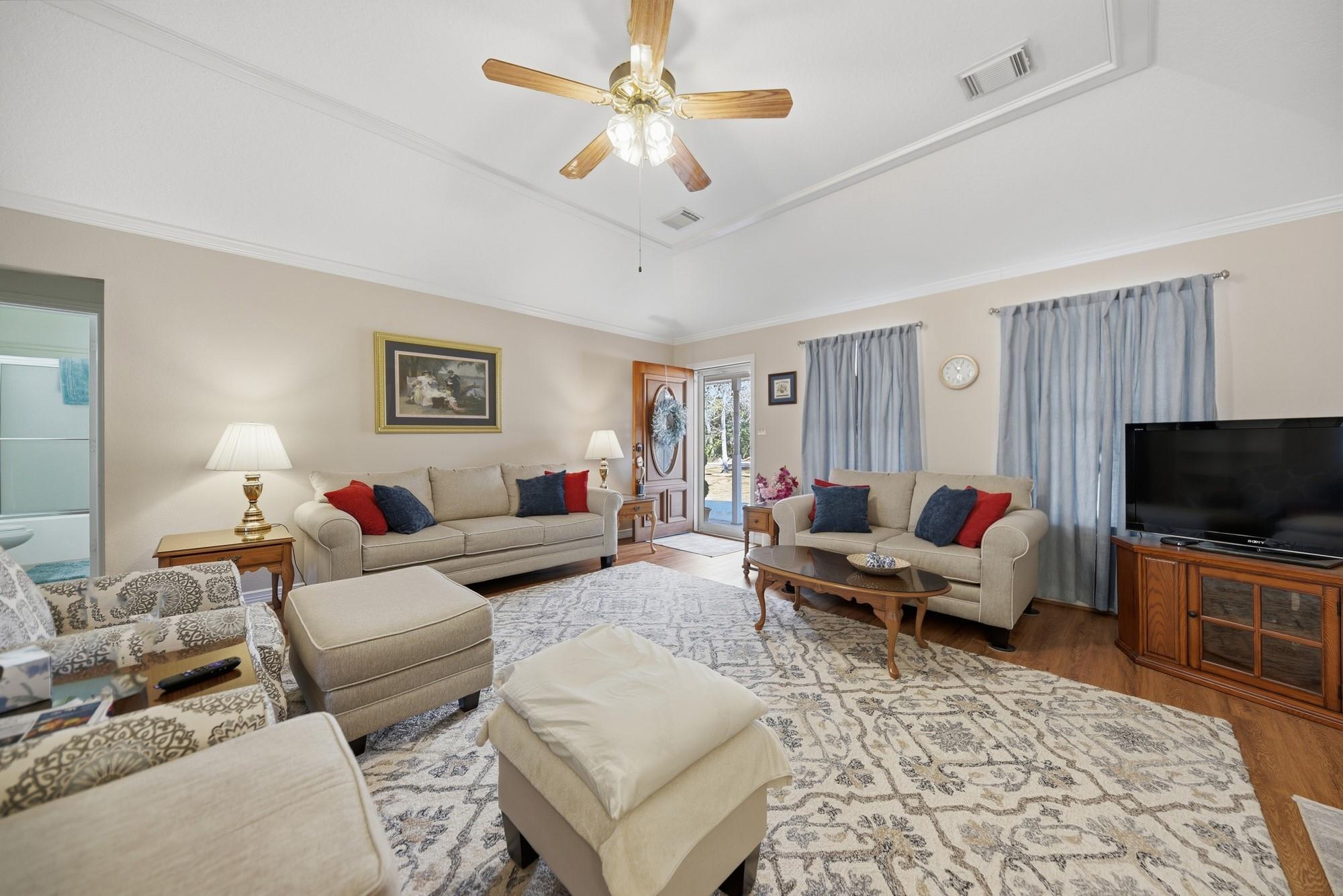 319 Shady Acres LN — photo 3