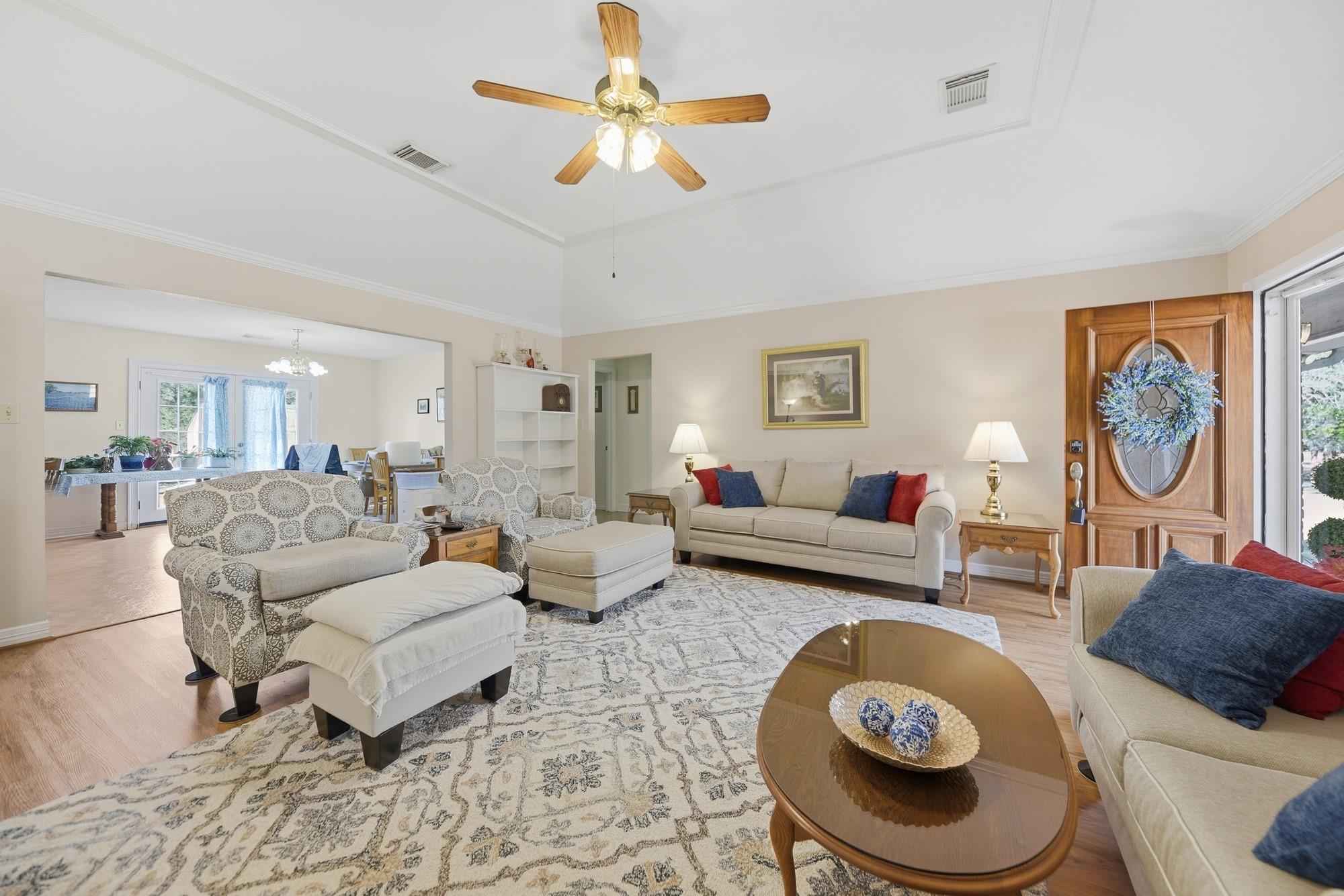 319 Shady Acres LN — photo 4