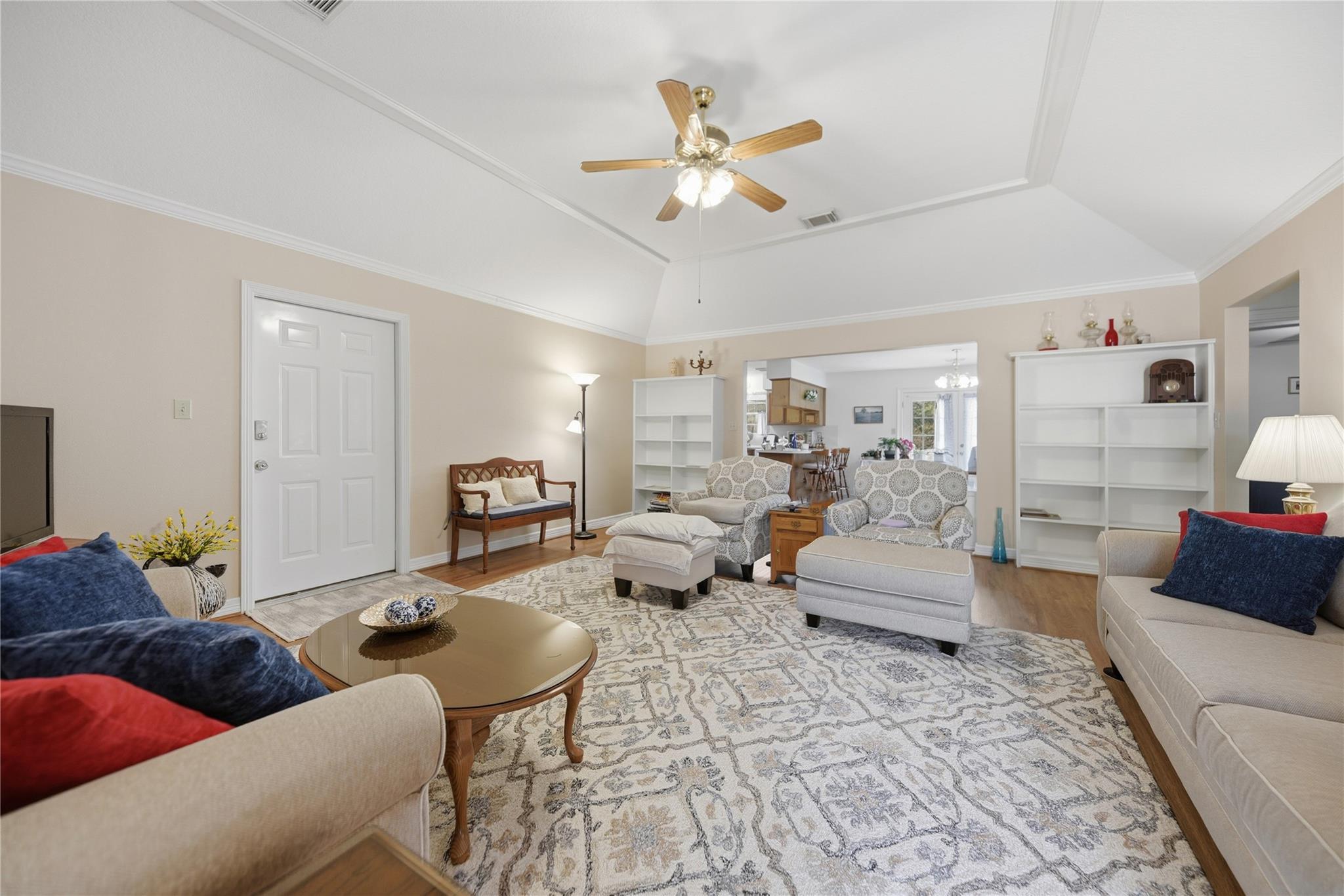 319 Shady Acres LN — photo 5