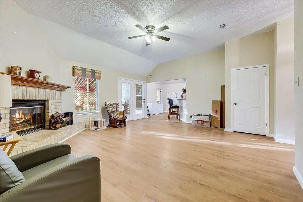 107 Patricia RD — photo 3