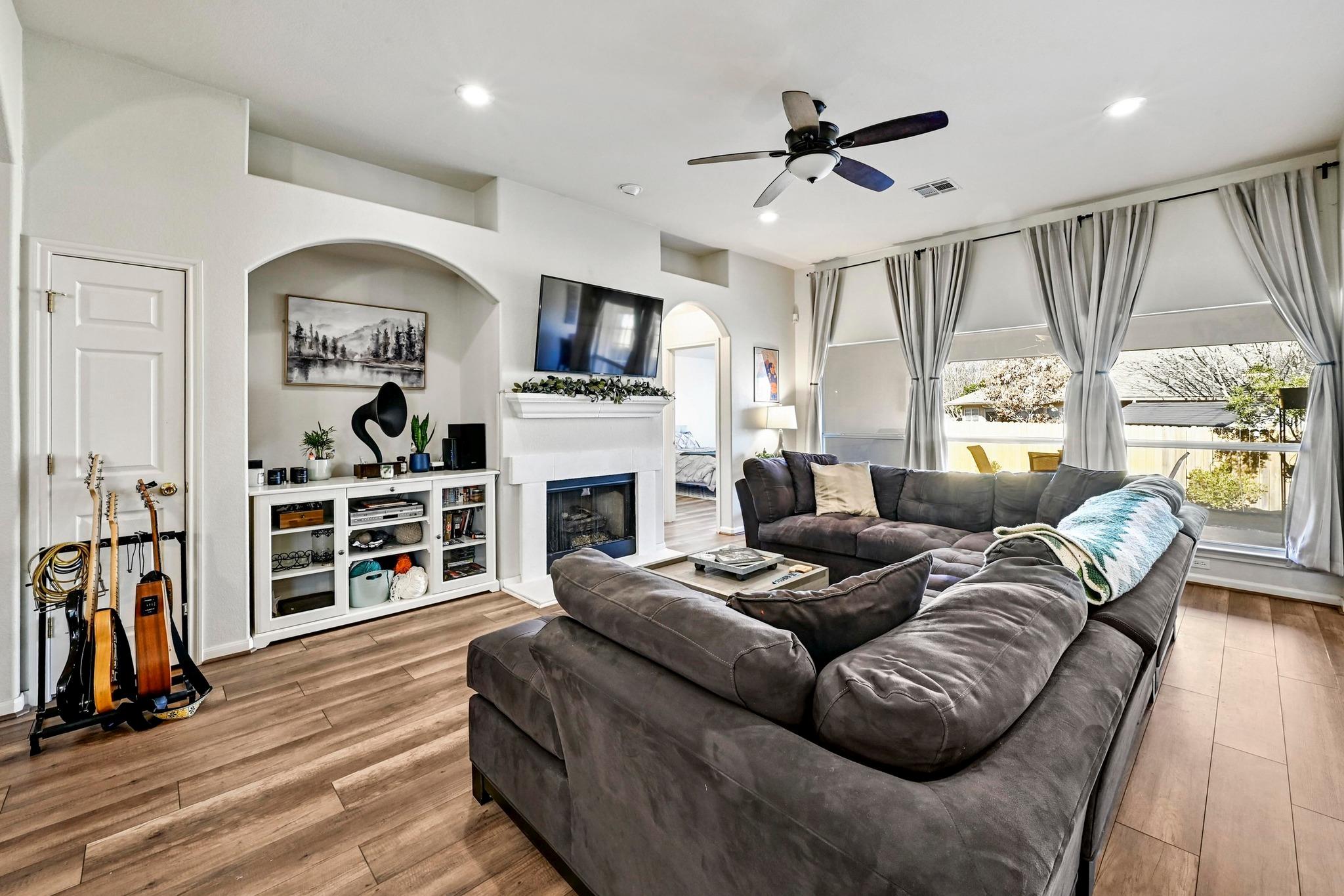 20404 Farm Pond LN — photo 5