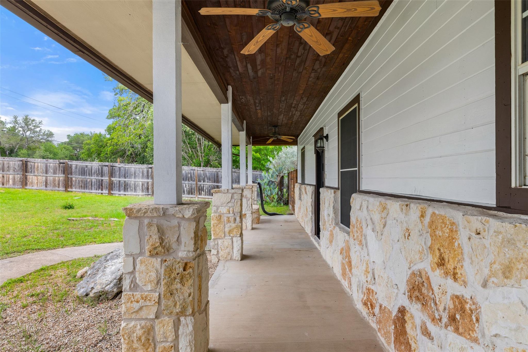 1301 Quinlan Park RD — photo 4