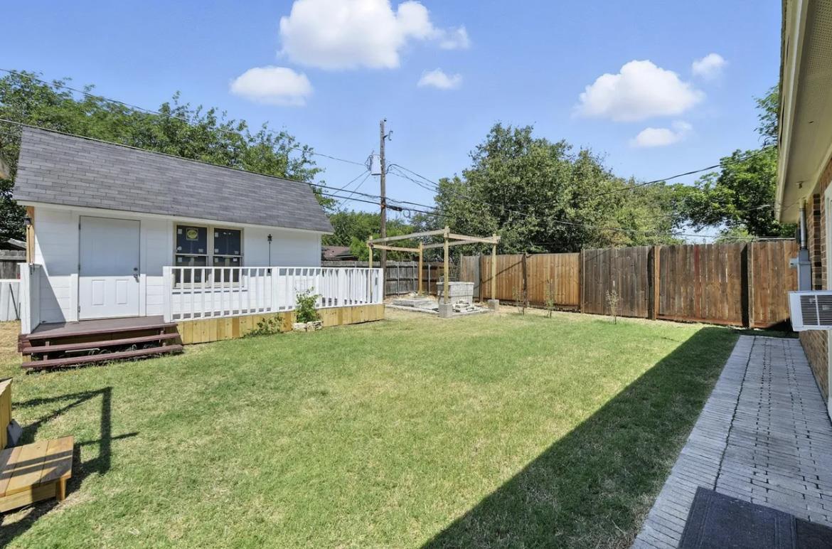 619 Comal Ave — photo 5