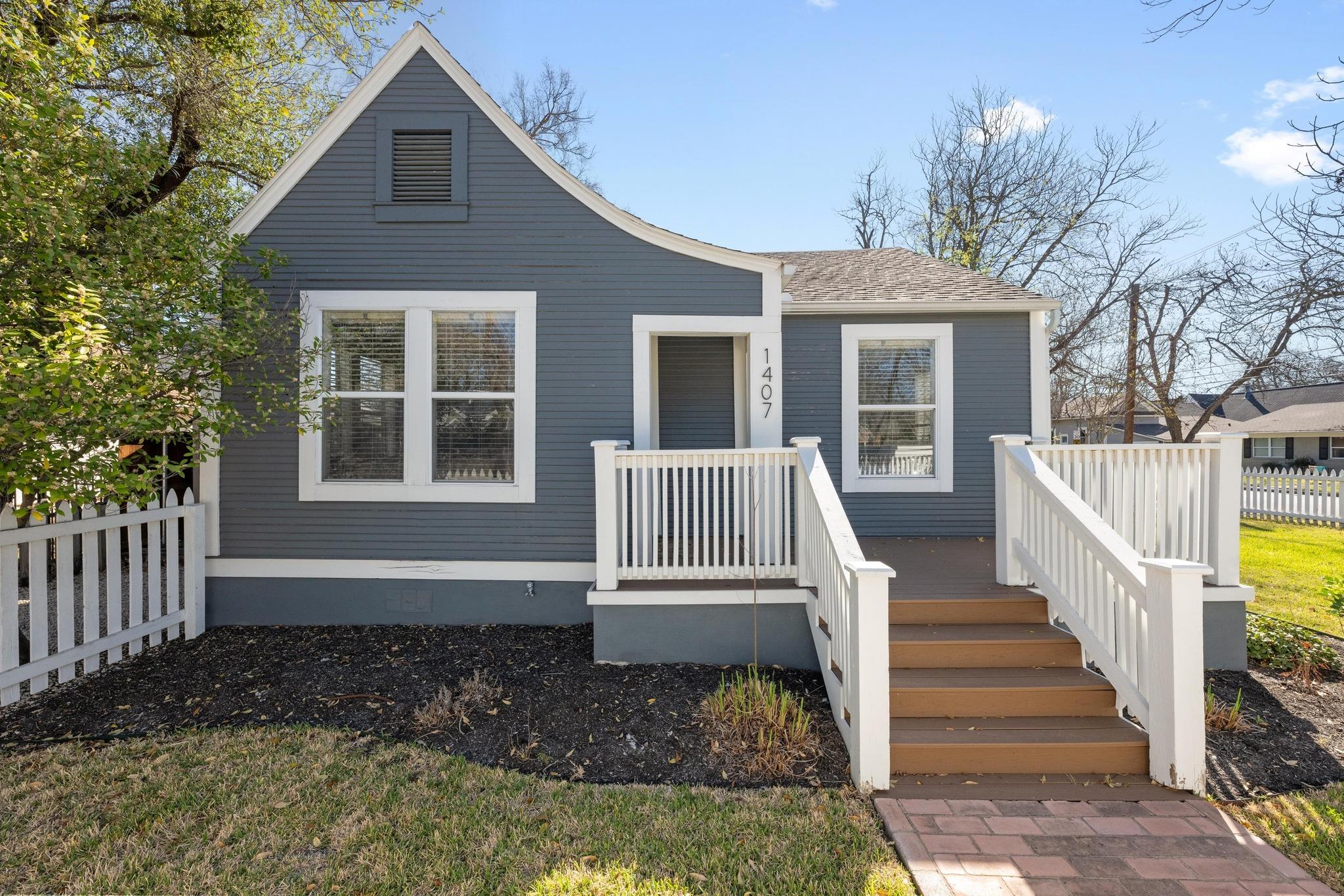 1407 Myrtle ST — photo 4