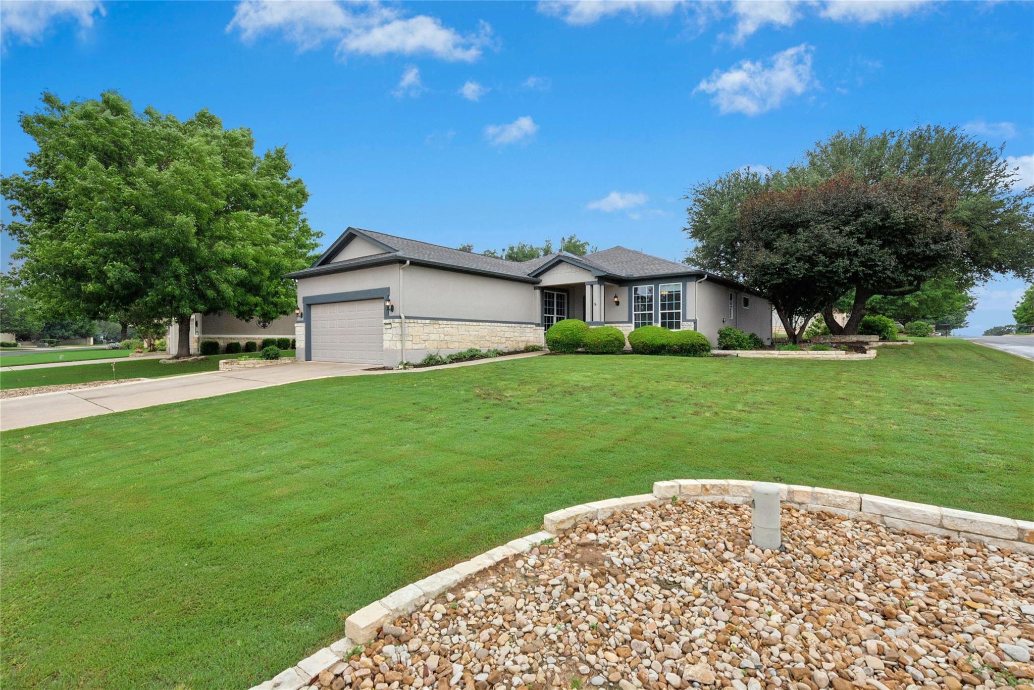 202 Palmetto DR — photo 3