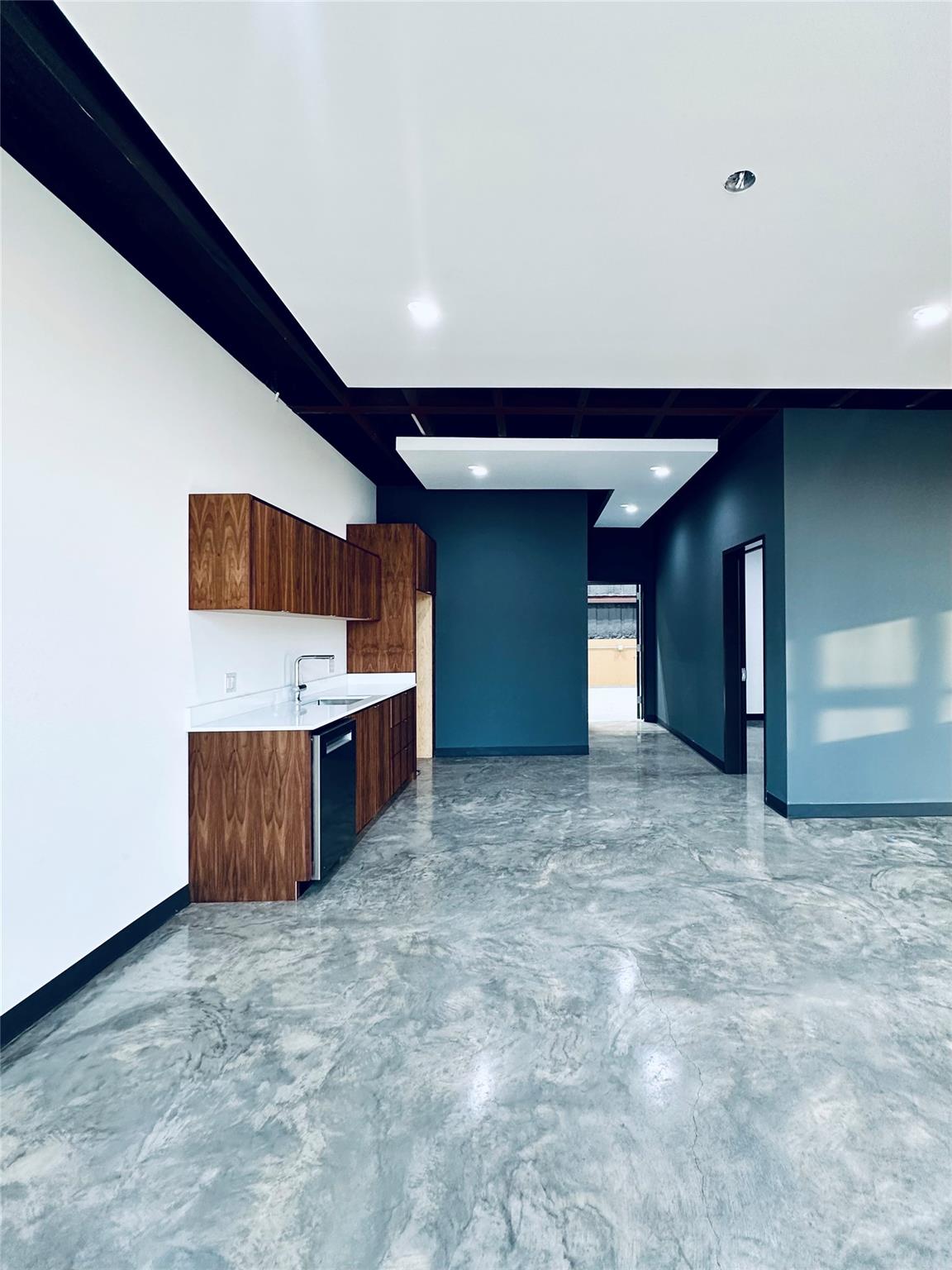 4272 FM 2484 #Bldg 1 Unit B — photo 3