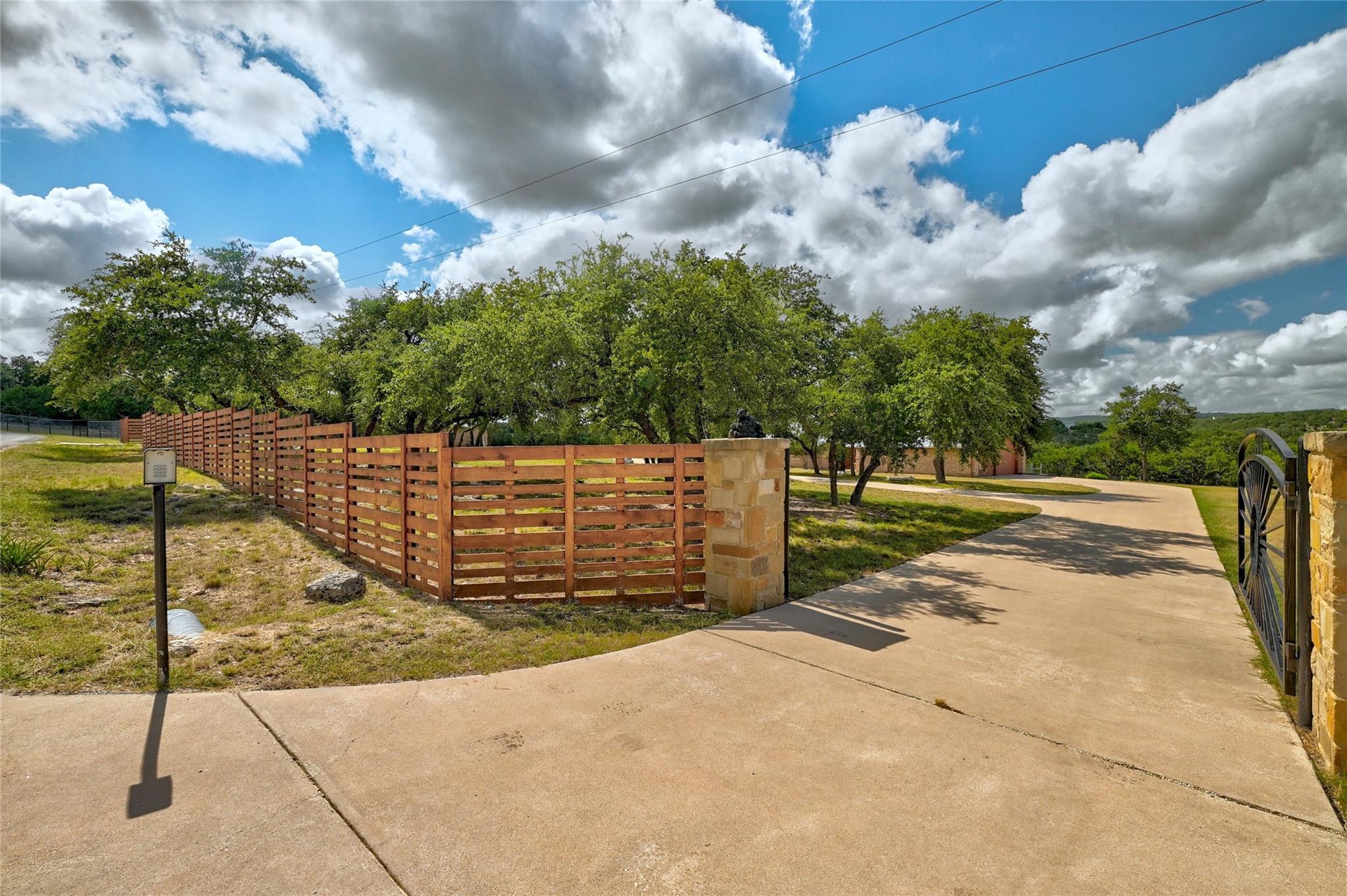 300 Sycamore Valley RD — photo 5