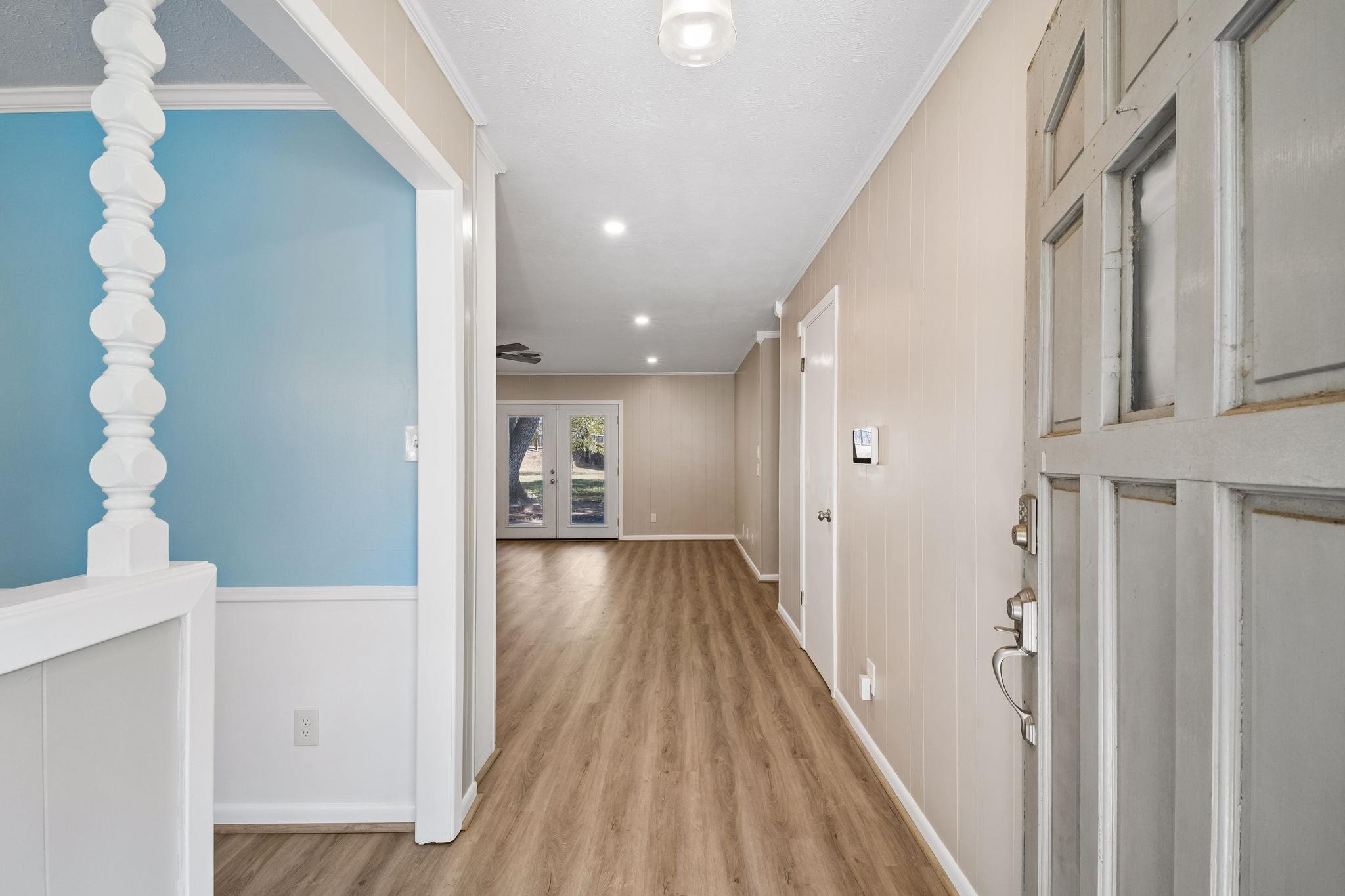 1203 Hollis DR — photo 3