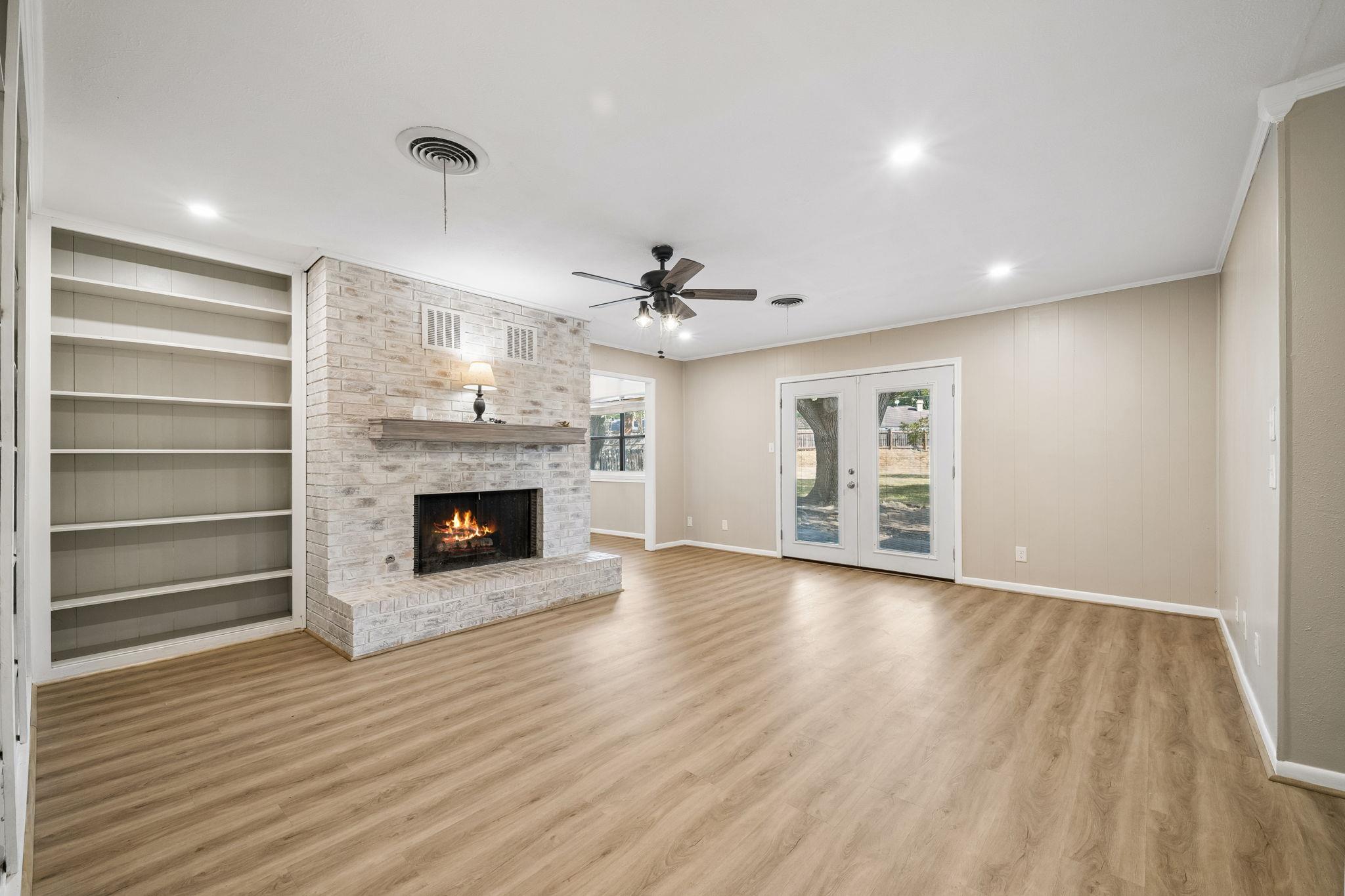 1203 Hollis DR — photo 4