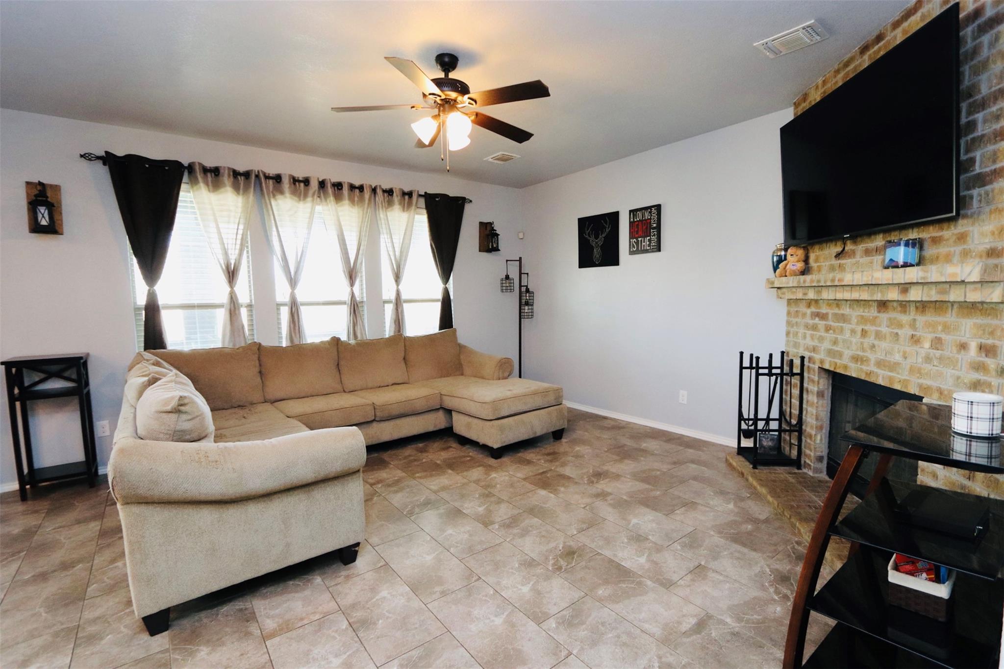 1712 Uhland DR — photo 5