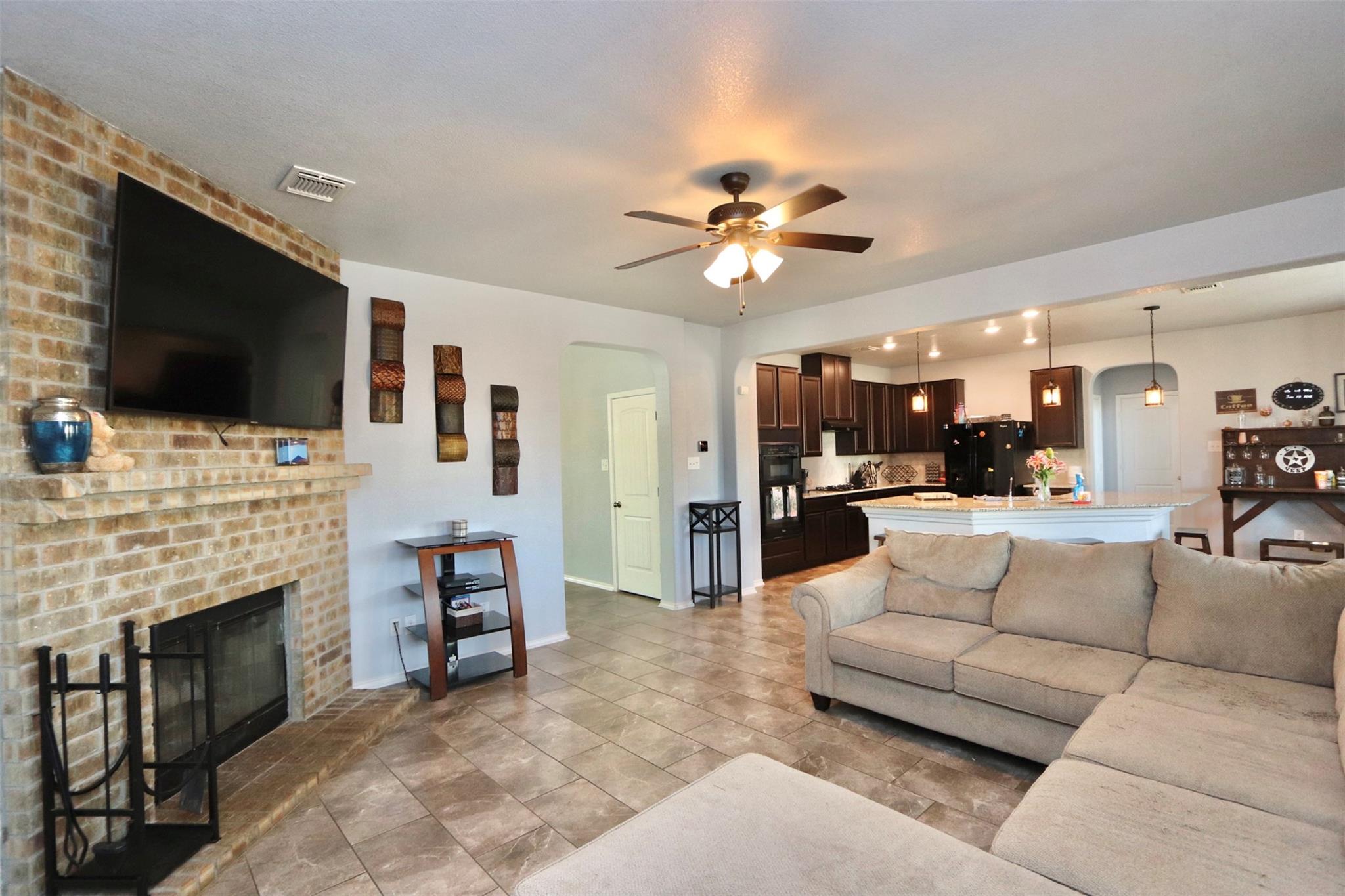 1712 Uhland DR — photo 3