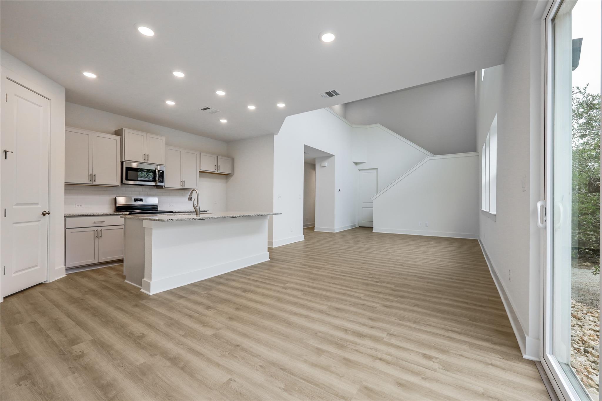 20110 Lee LN — photo 4
