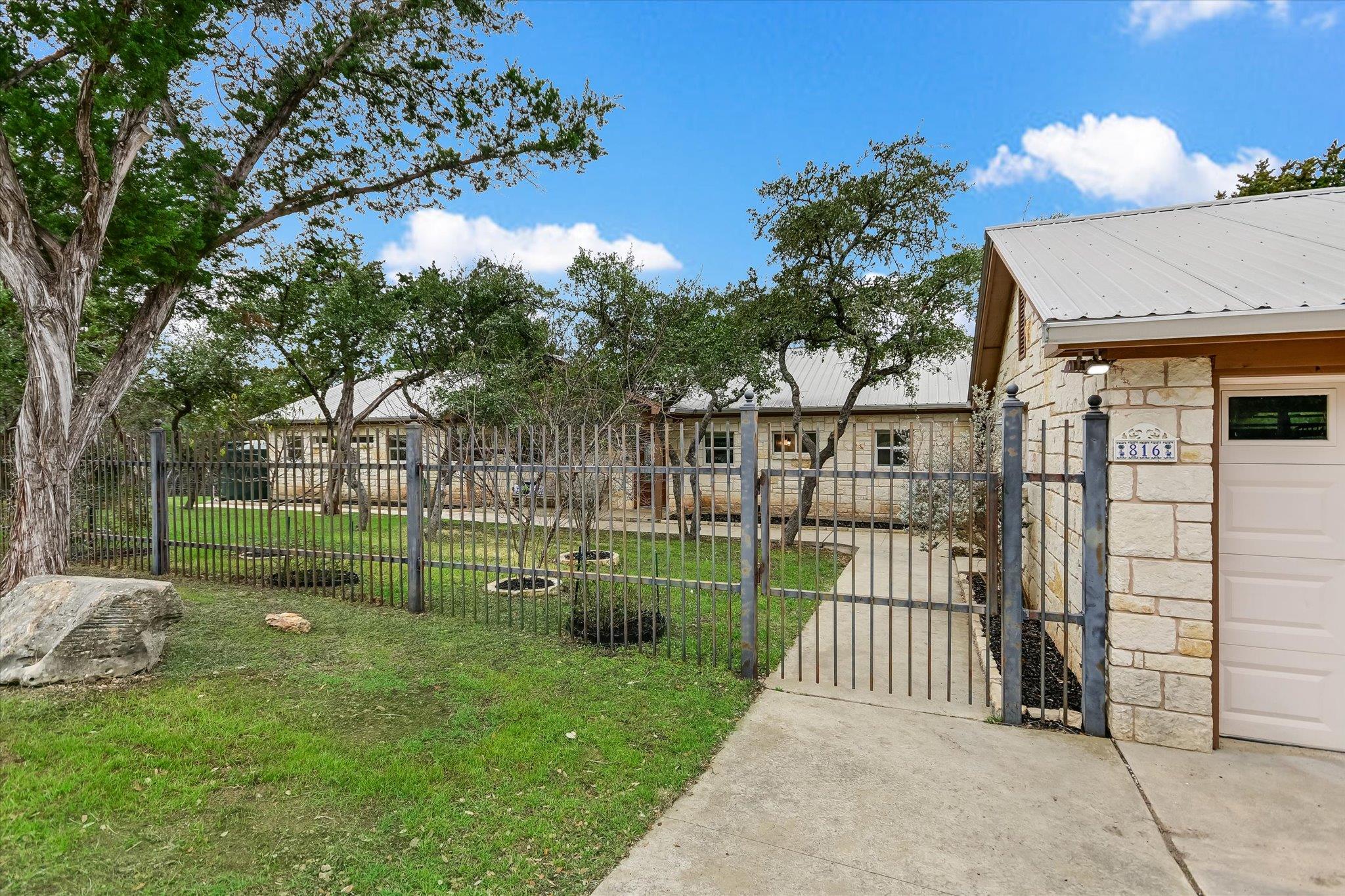 816 BUTTERCUP LN — photo 3