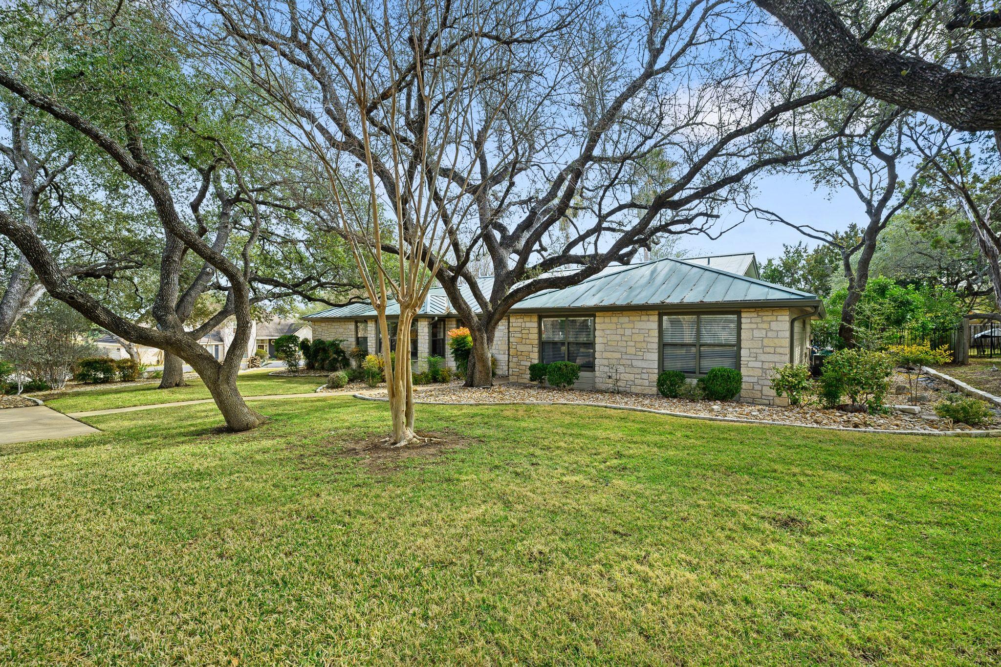 622 Robin Dale DR — photo 3