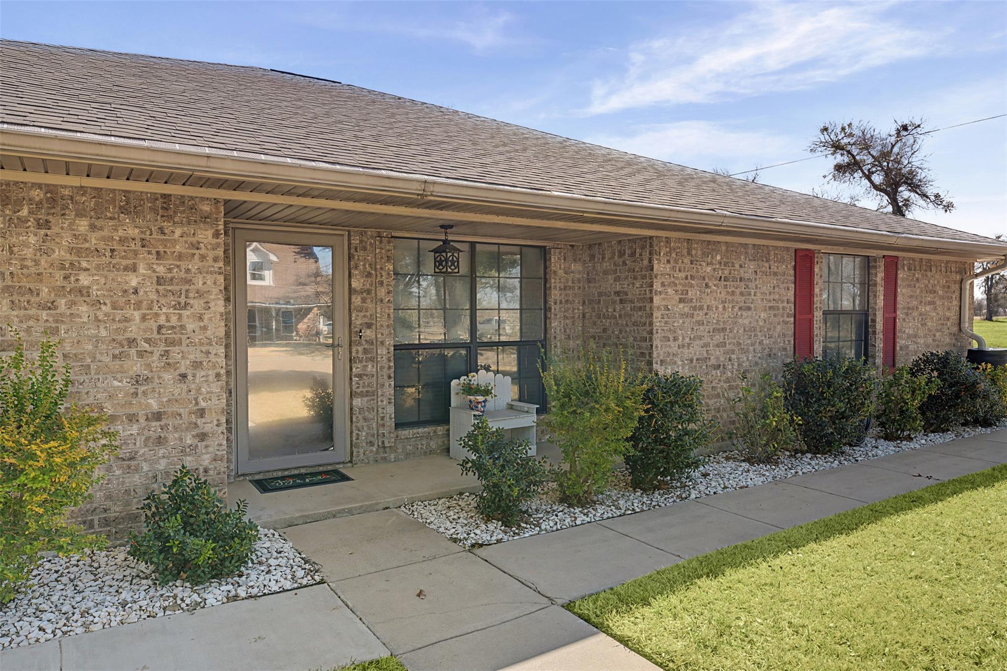 1601 Sunset CIR — photo 3