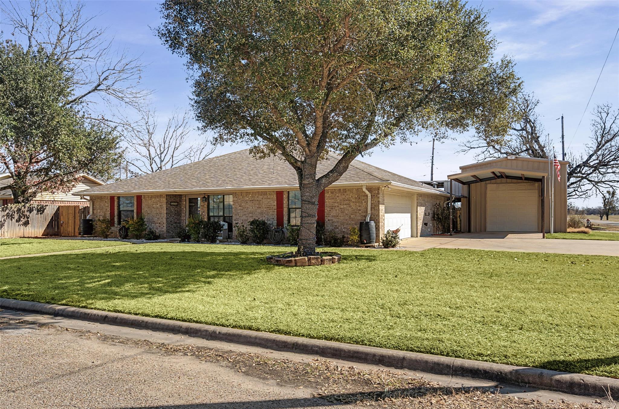 1601 Sunset CIR — photo 4