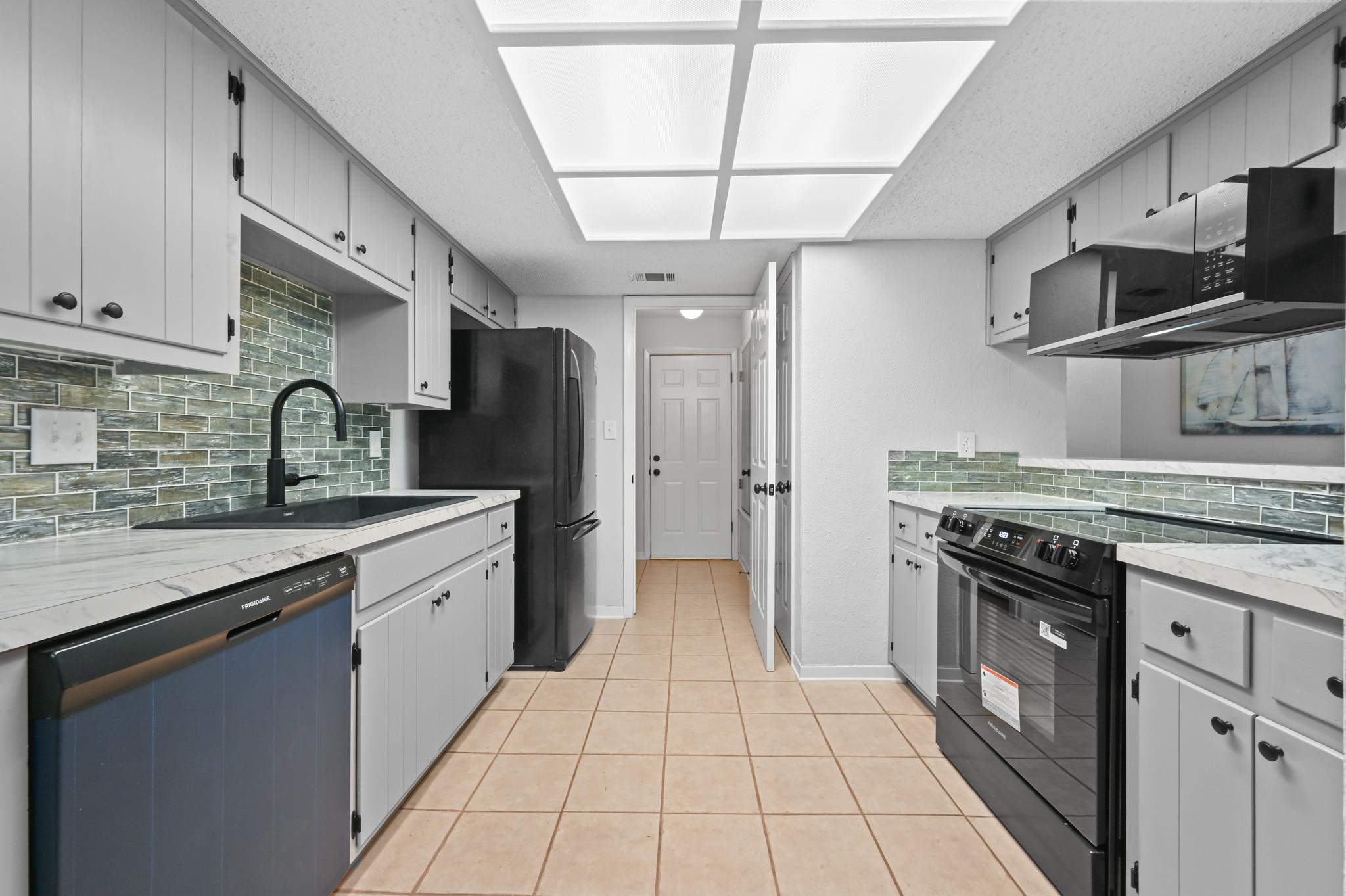275 Mooring CIR #A — photo 4