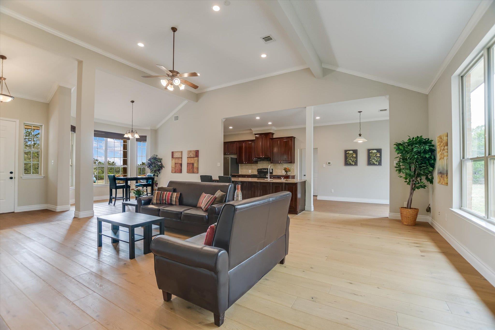 300 Round Rock RD — photo 5