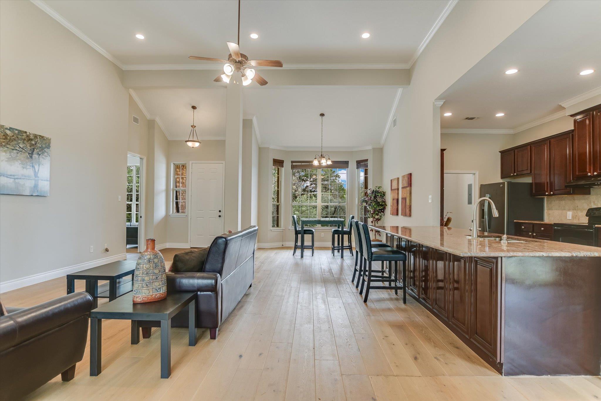 300 Round Rock RD — photo 3