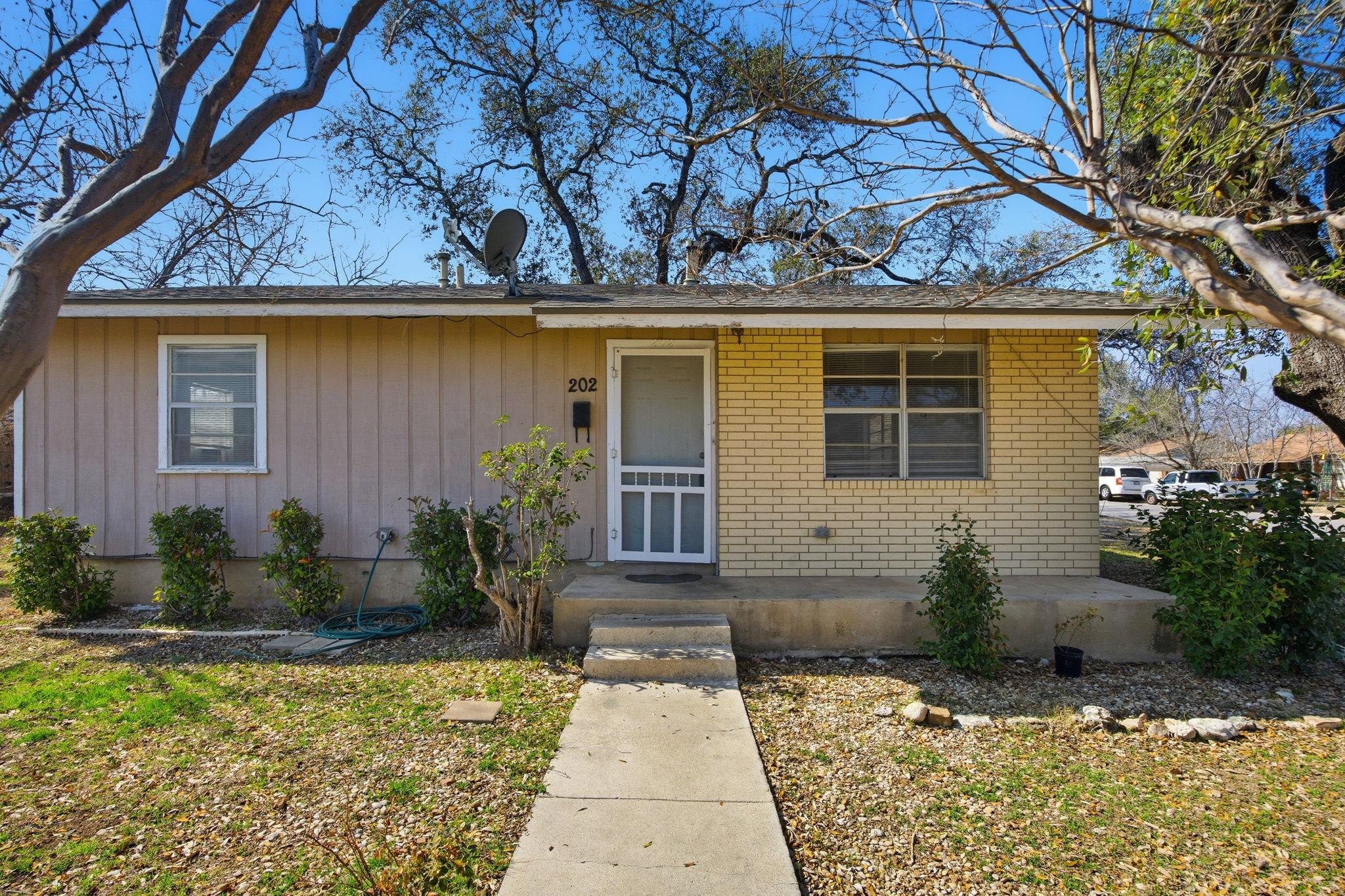 202 Forest ST — photo 3