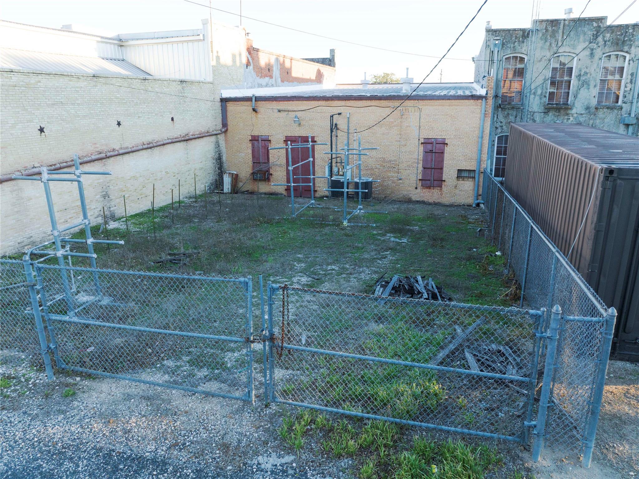 520 Main ST — photo 4