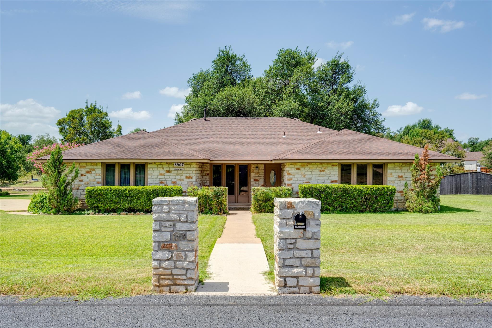 3907 Eagle WAY