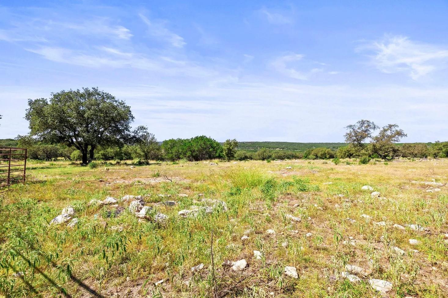 2102 Private Road 1377 — photo 4