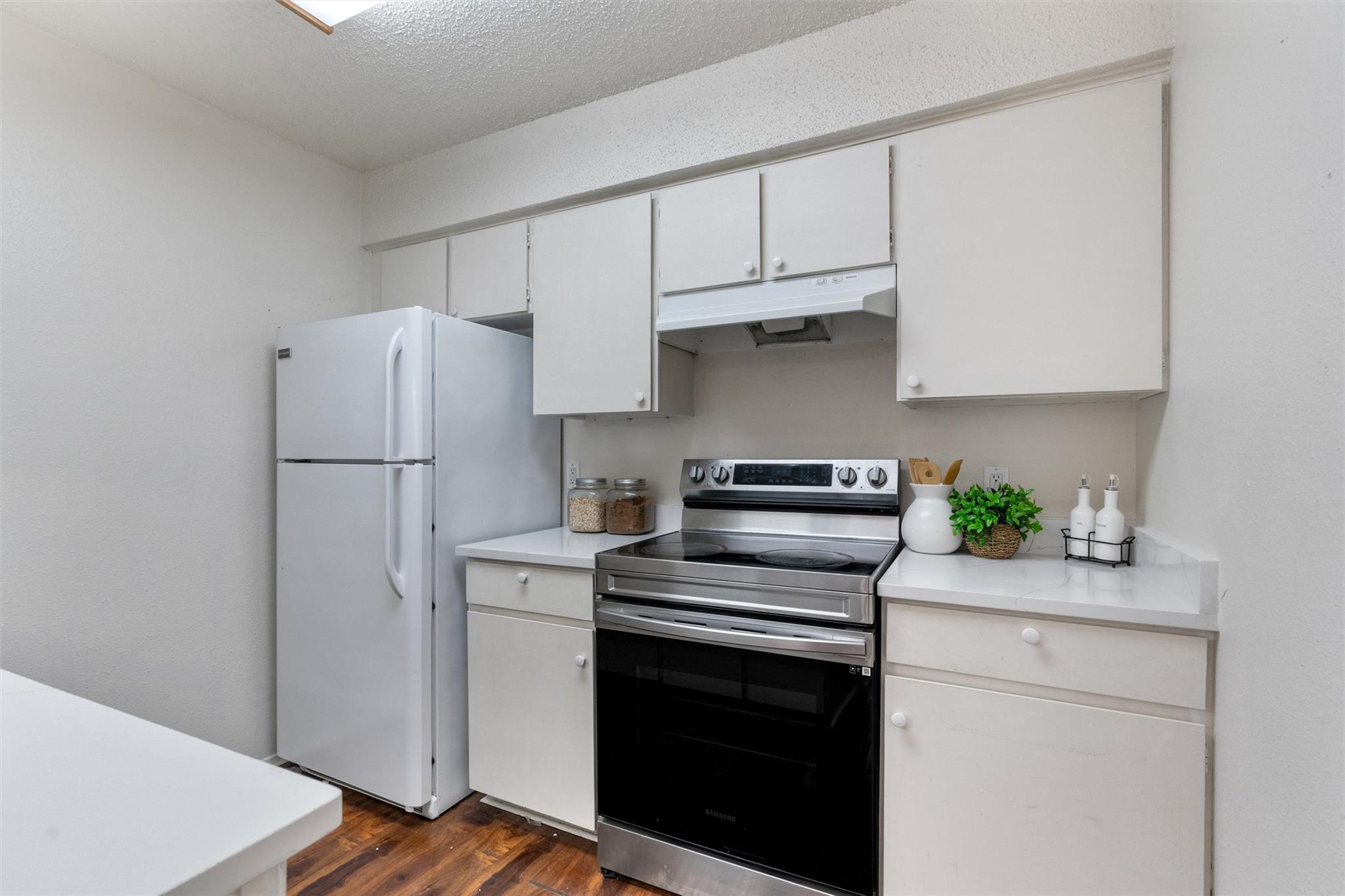 6910 Hart LN #203 — photo 5