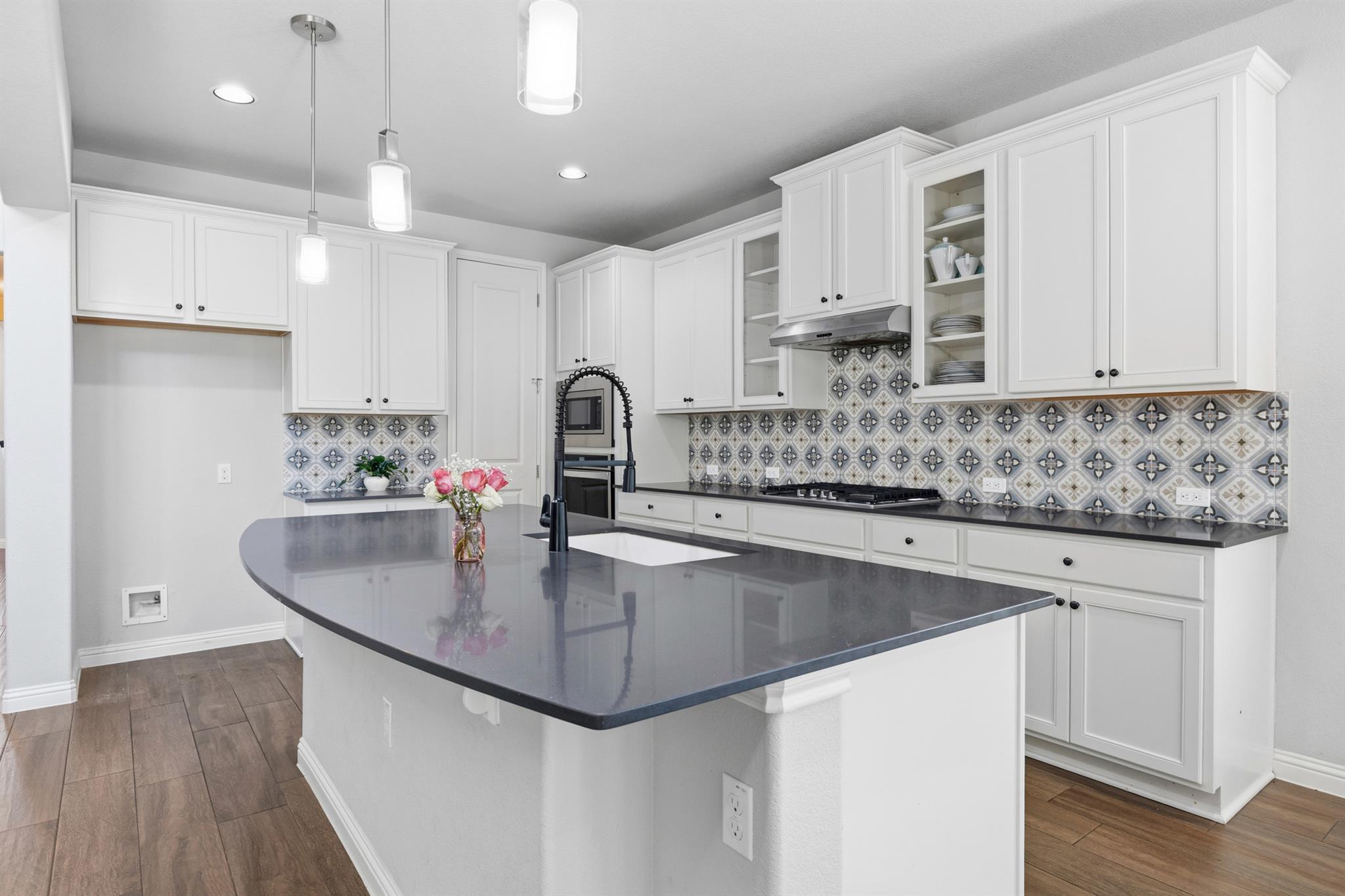 2209 Littleleaf LN — photo 3