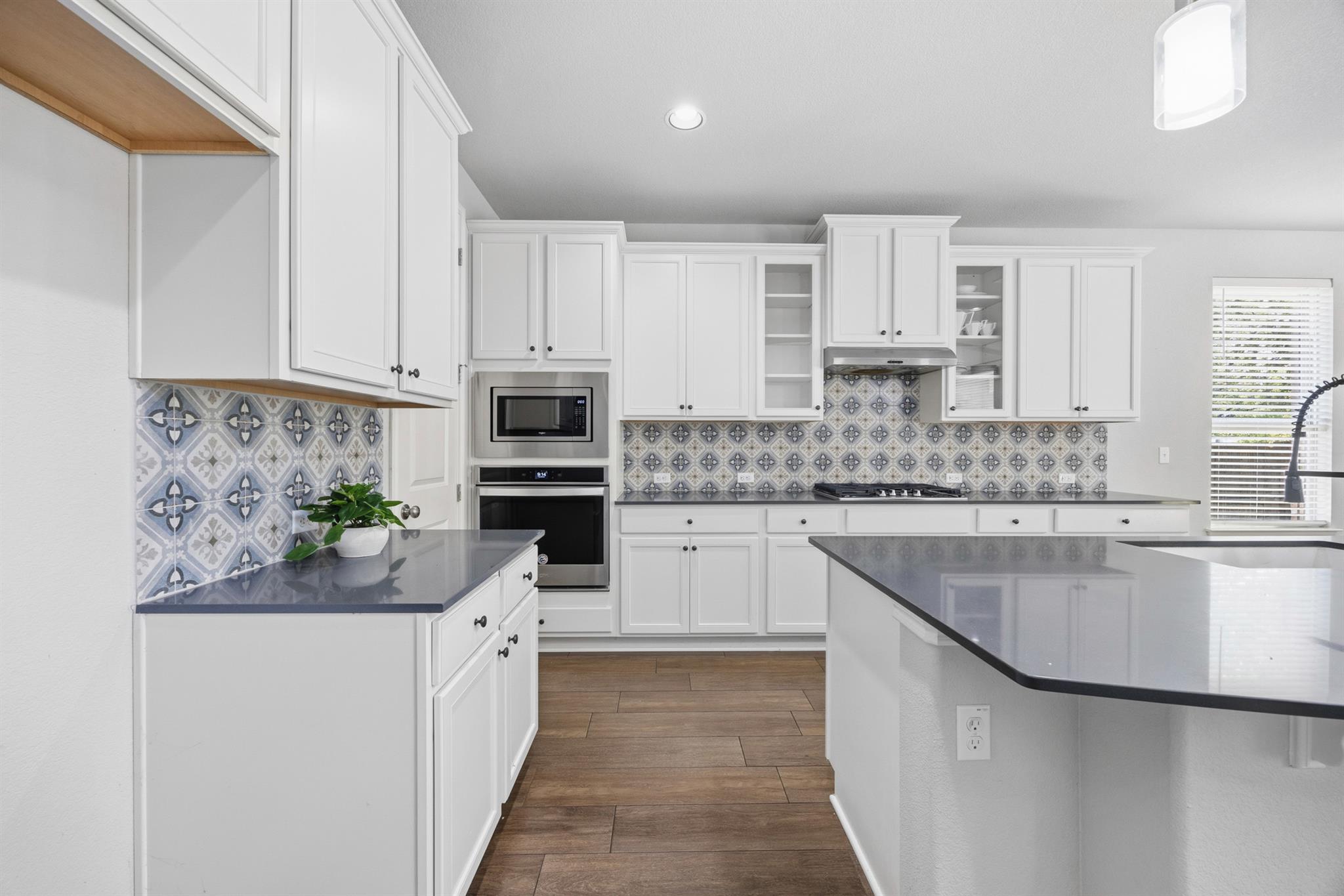 2209 Littleleaf LN — photo 4