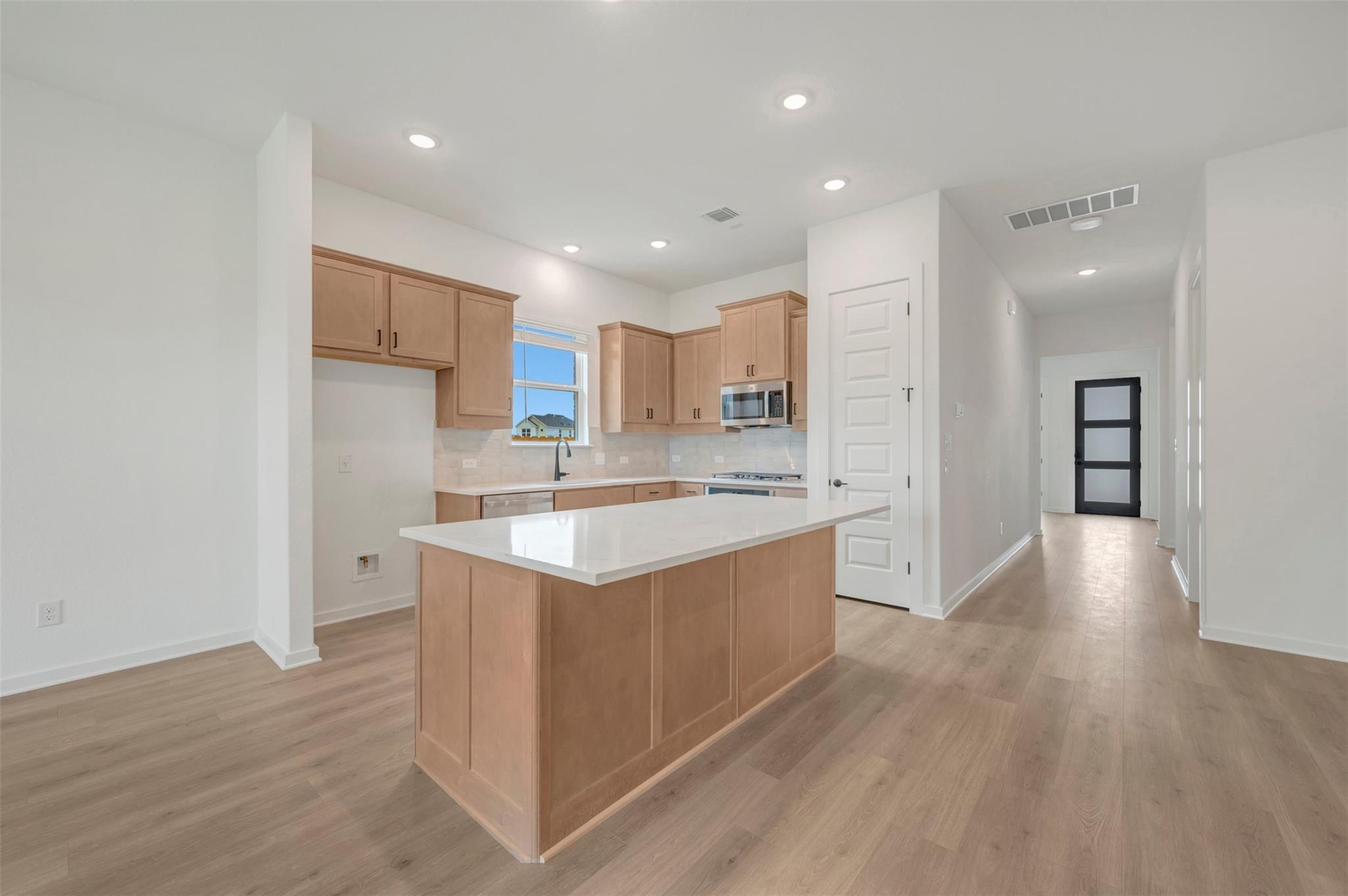 140 Norway Spruce ST — photo 3