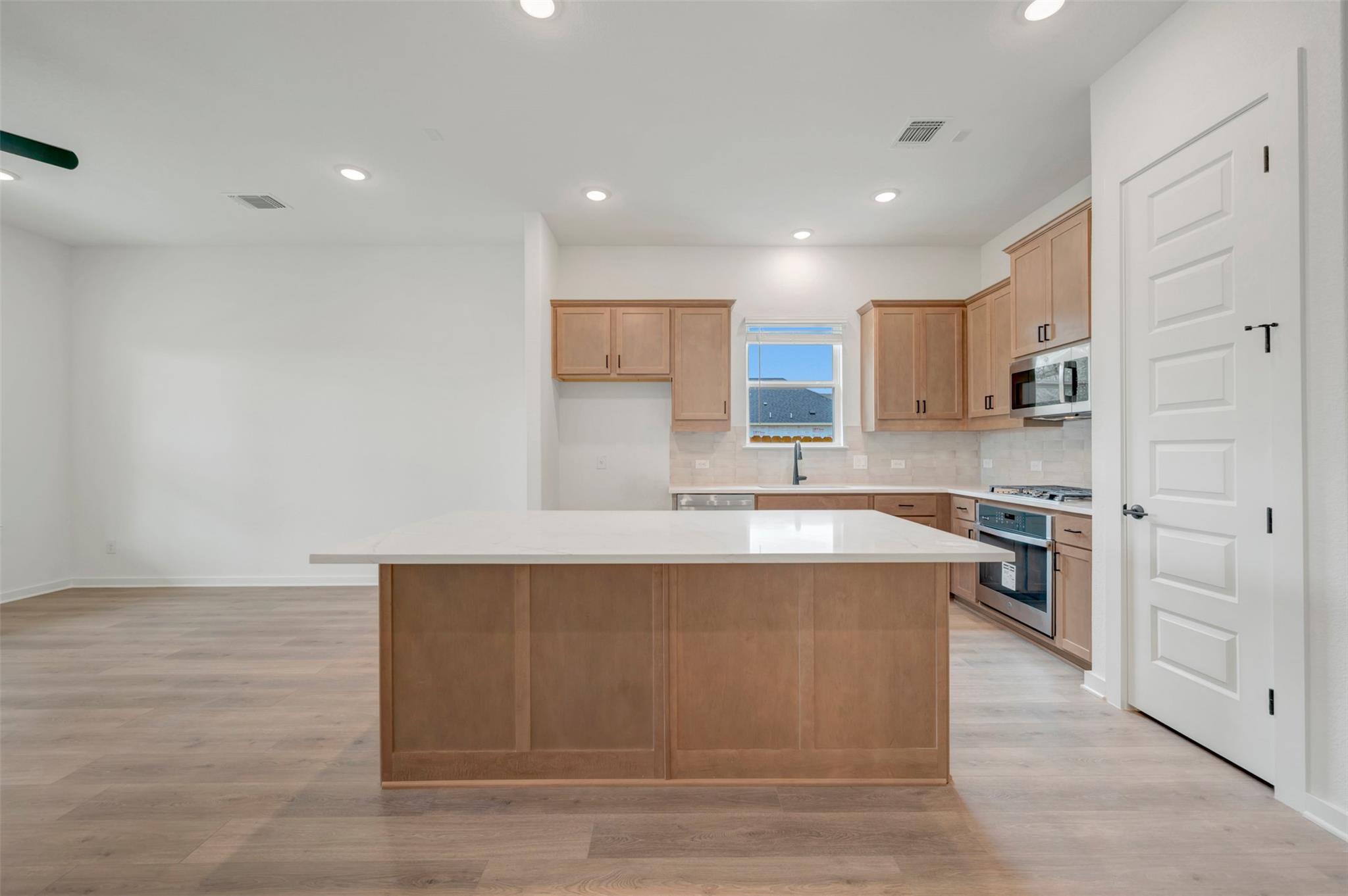 140 Norway Spruce ST — photo 4