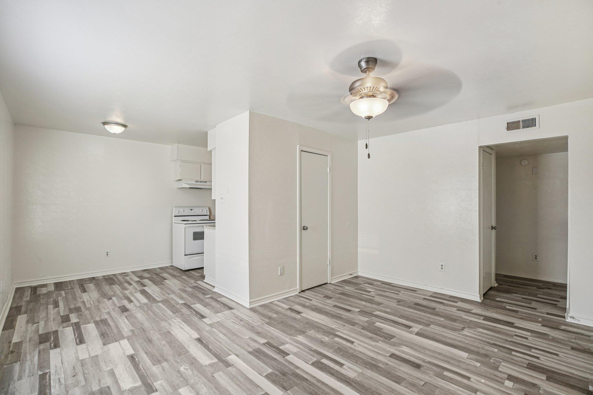 2810 Cypress Bend CIR — photo 4