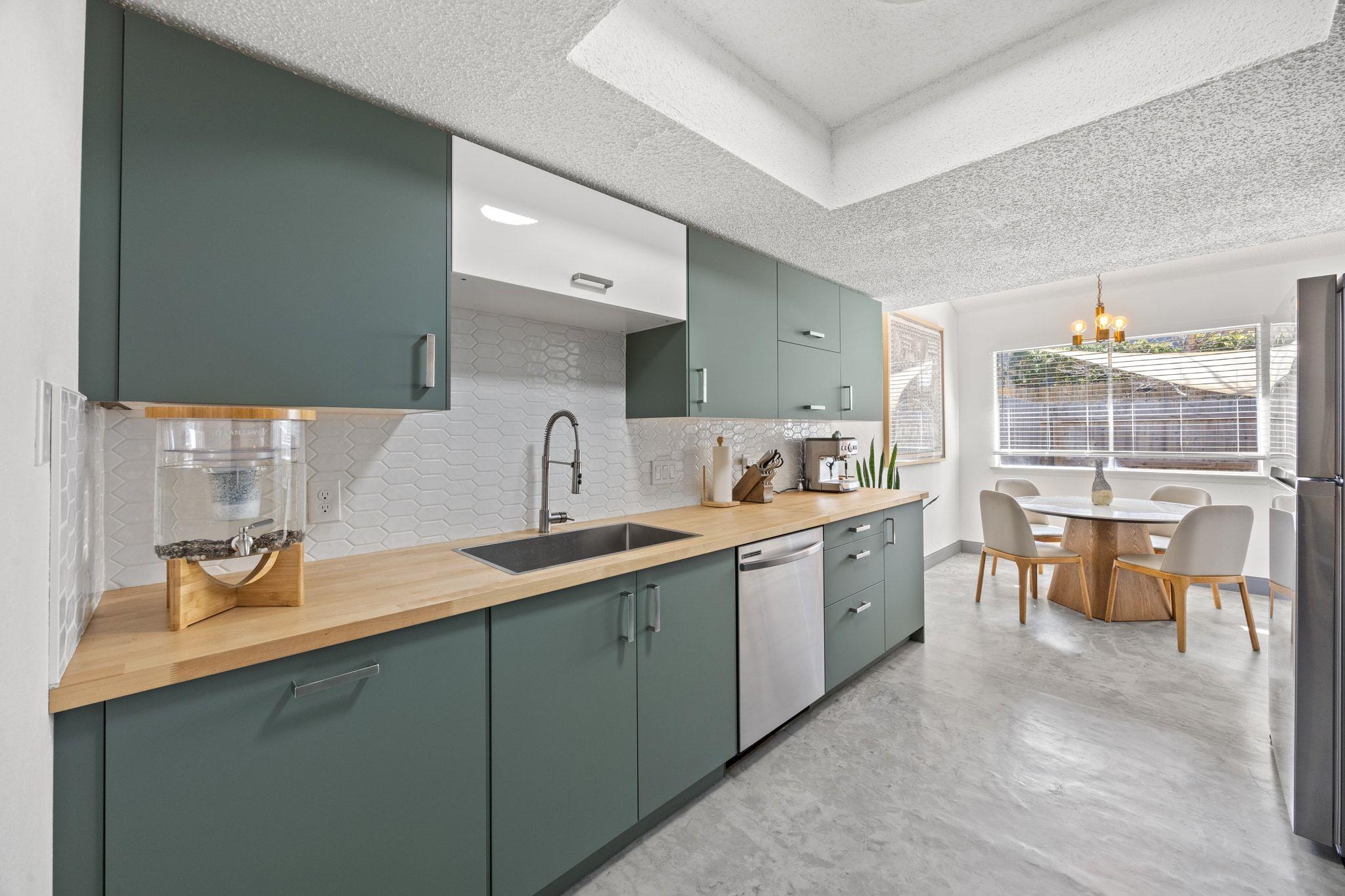 7256 Coronado CIR — photo 4
