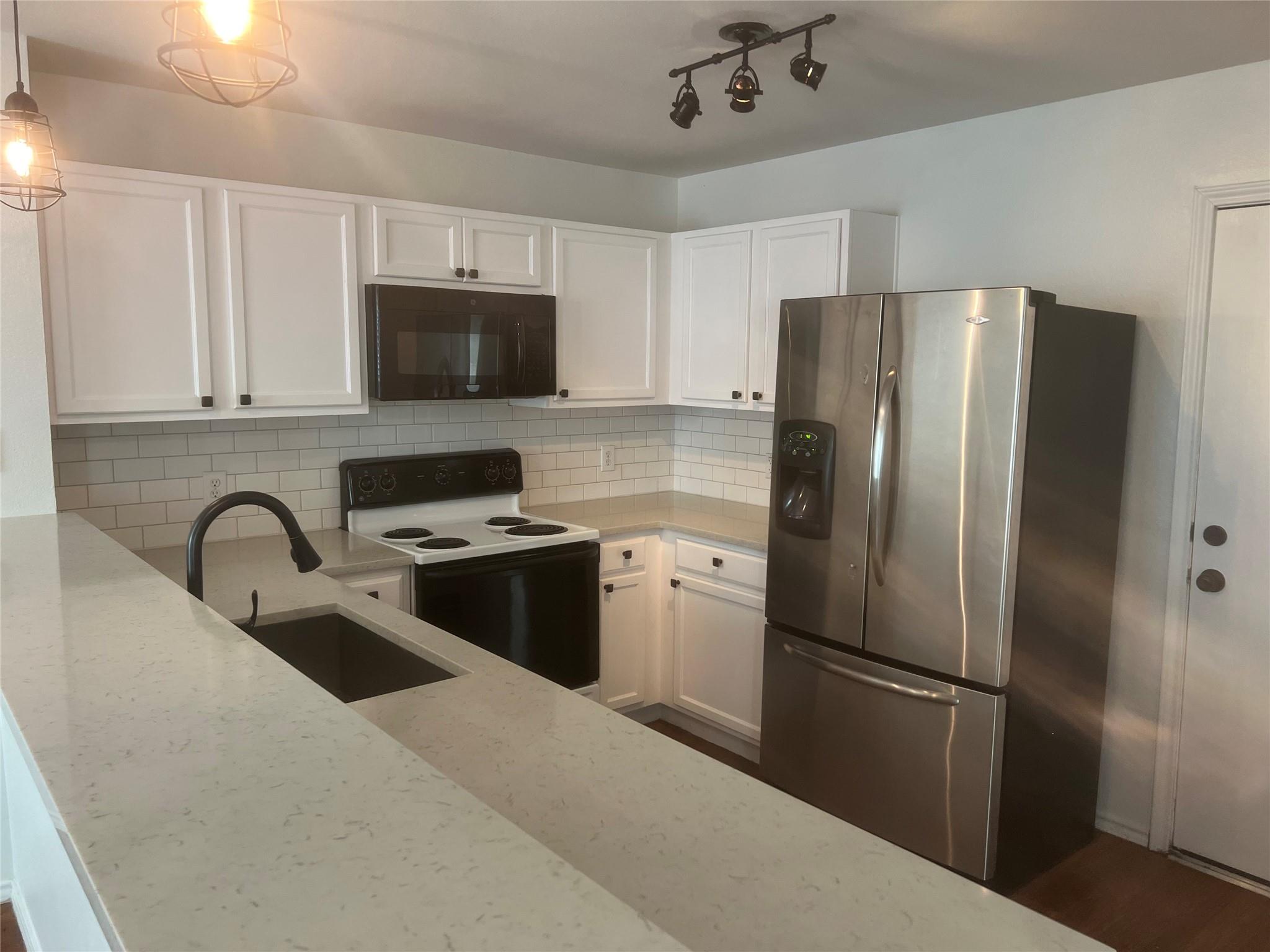 8511 Davis Oaks TRL — photo 4