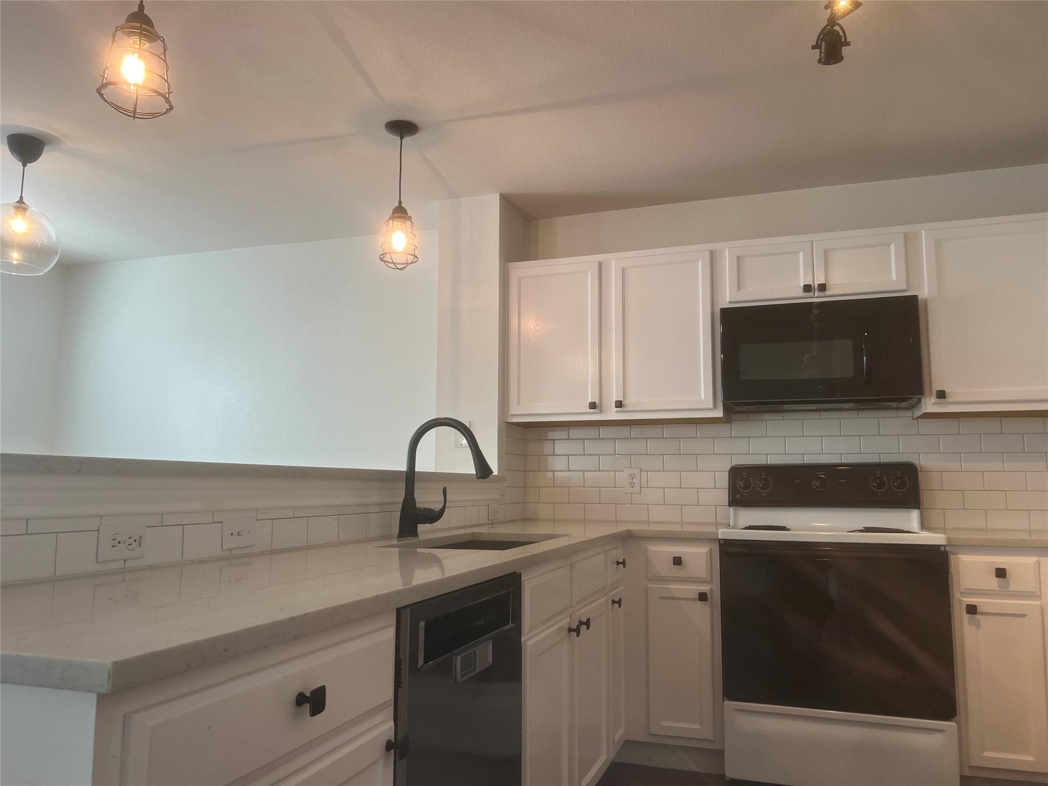 8511 Davis Oaks TRL — photo 5