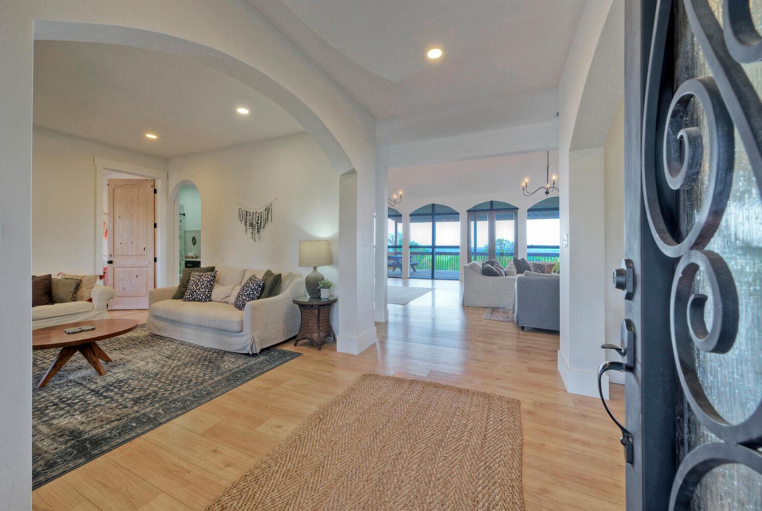 198 Rolling Oak DR — photo 4