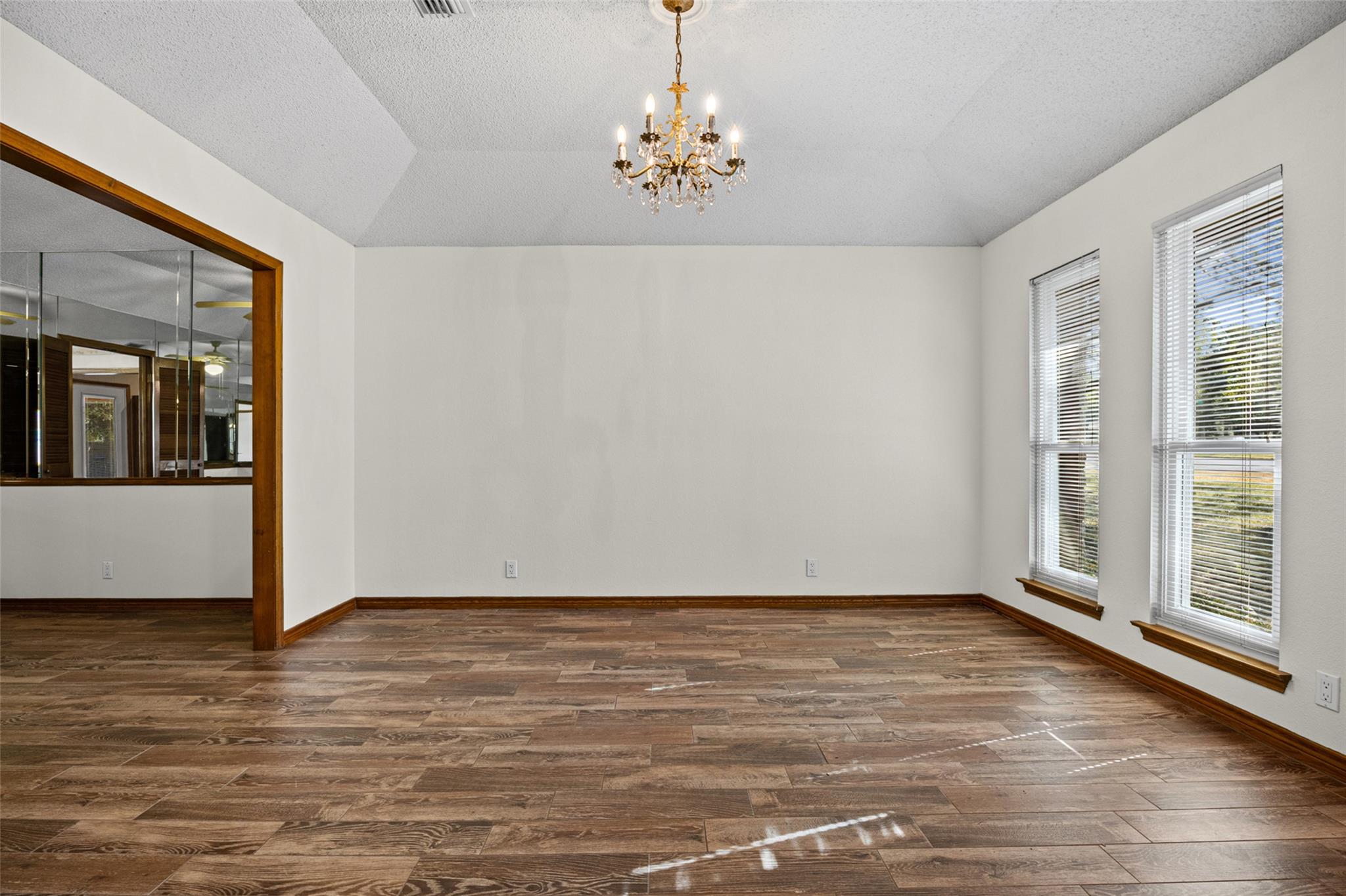 11006 Brodie LN — photo 5